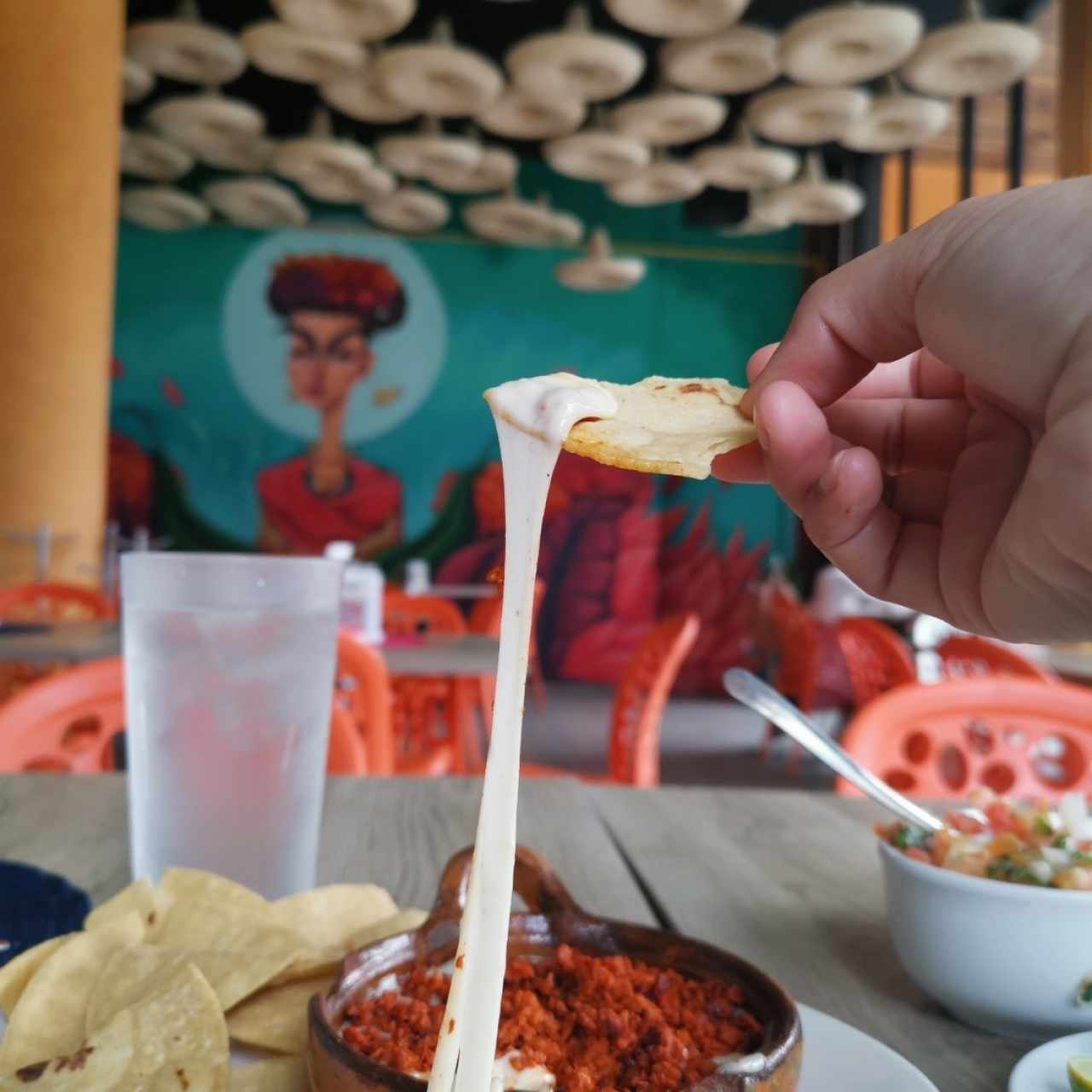 queso fundido con chorizo