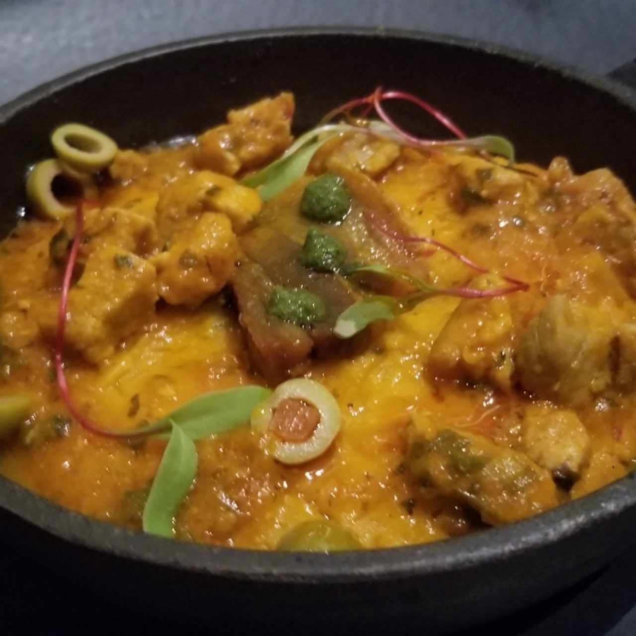 tamal de olla y chicharrón de cerdo