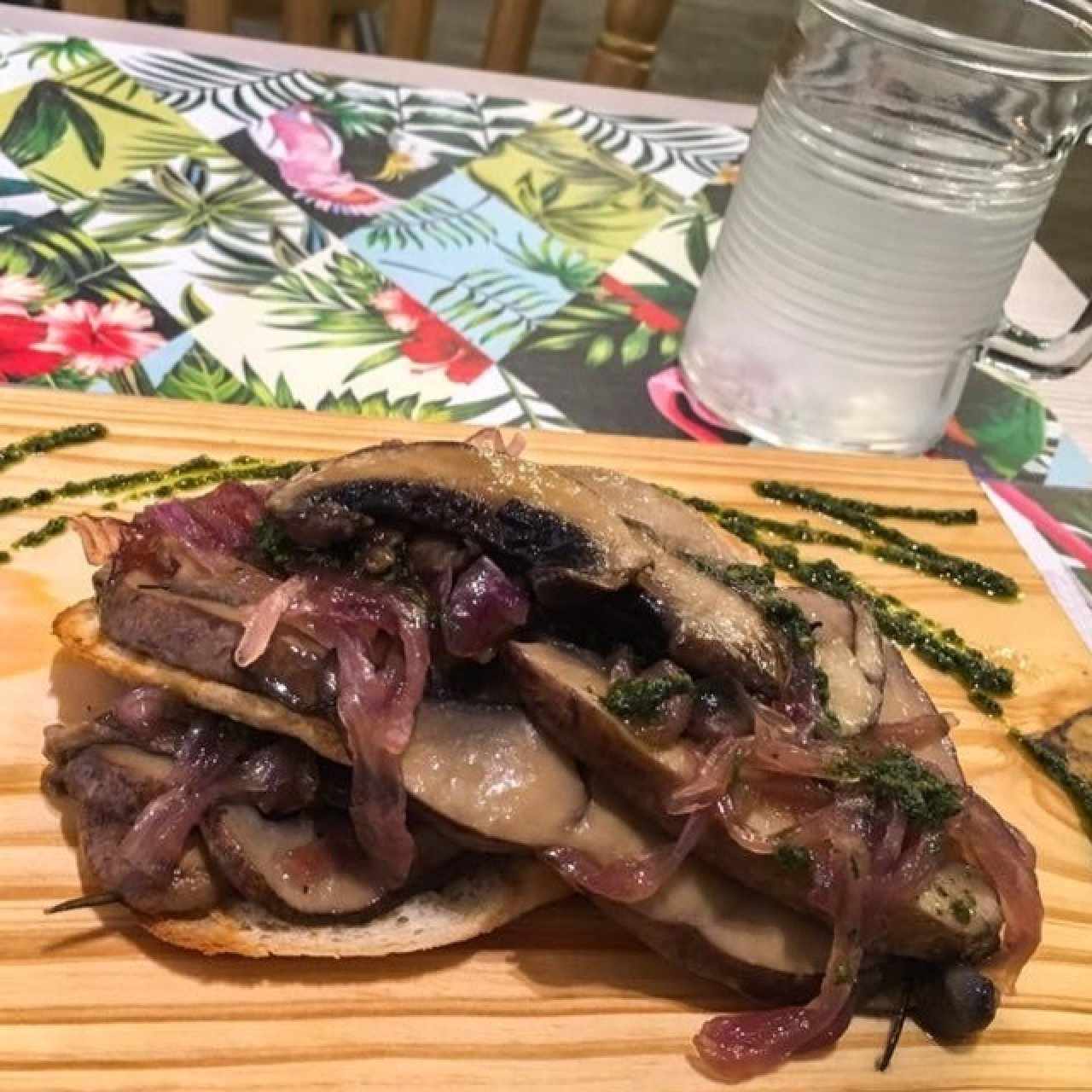 Brocheta de hongos de portobello