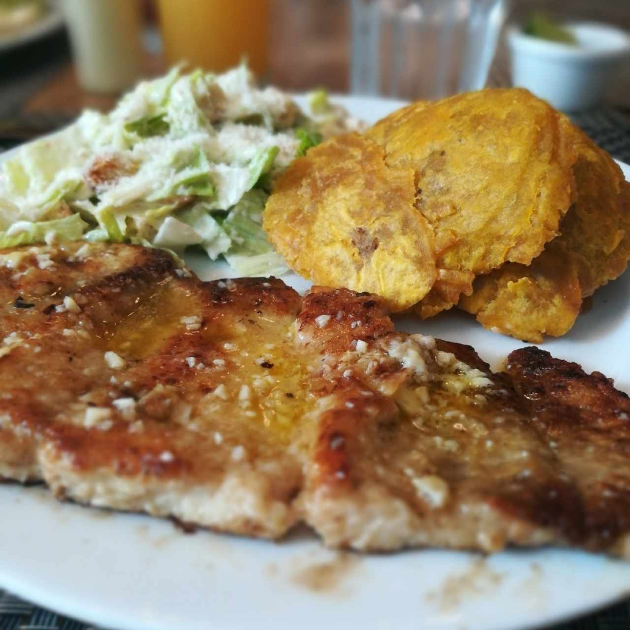 menú ejecutivo, filete de corvina al ajillo