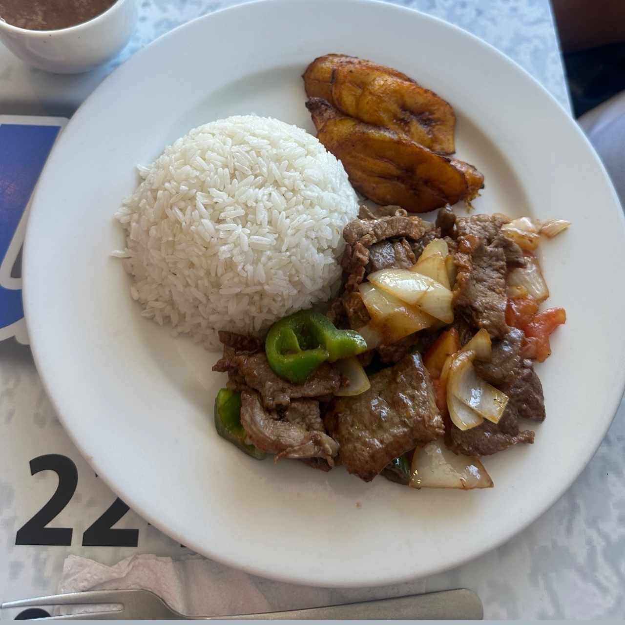 Bistec Picado con Guarnición