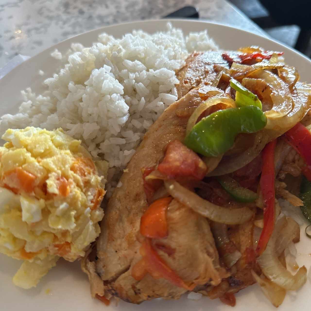 Pollo Salteado con Vegetales