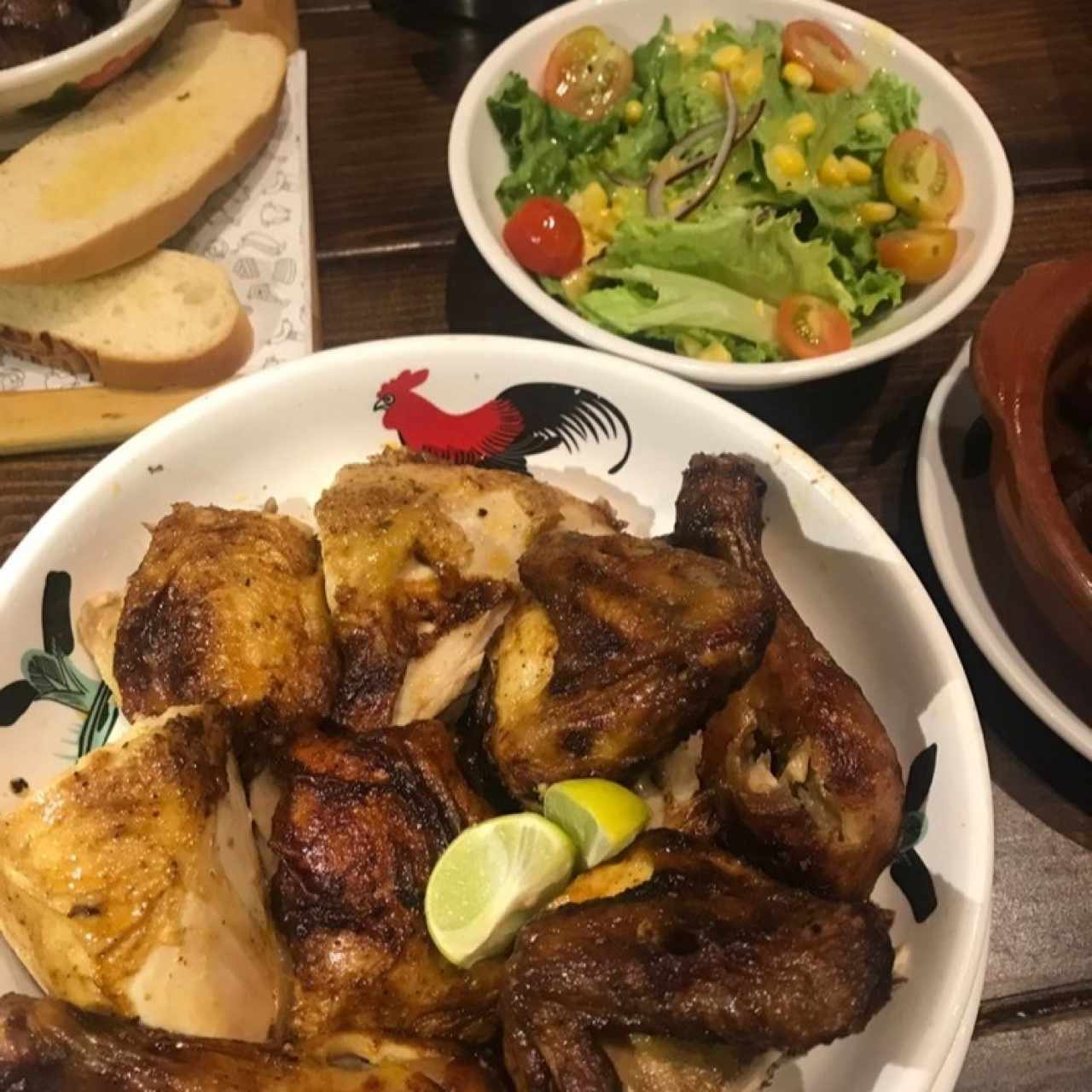 pollo entero con ensalada