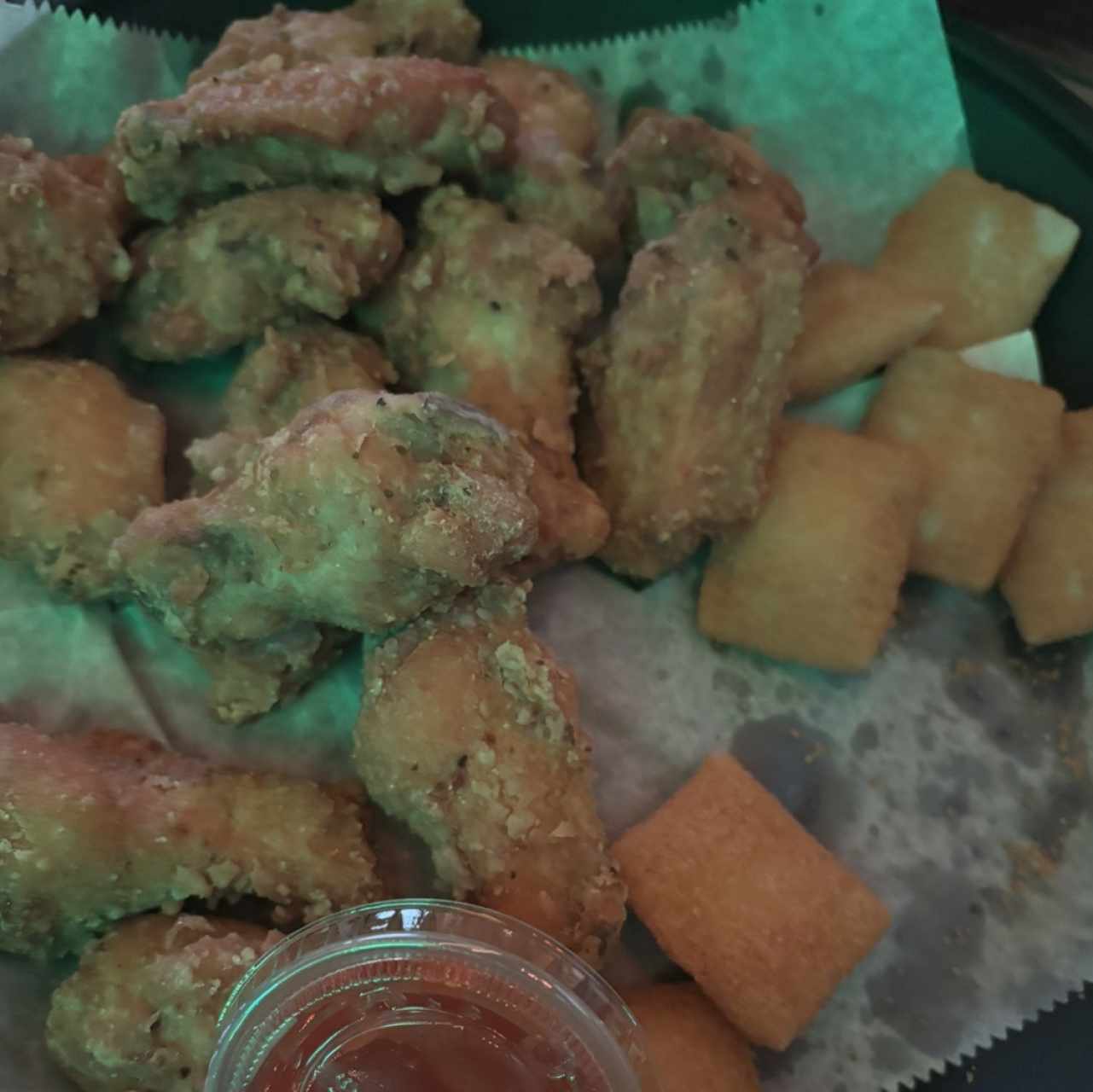 Alitas con quesoñitos