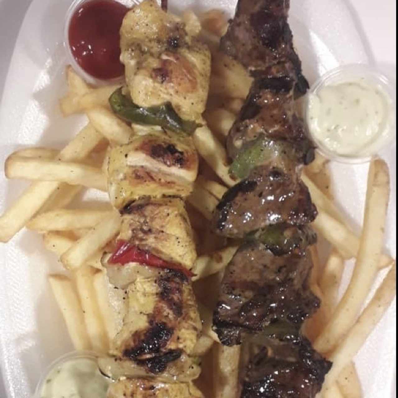 combo brocheta pollo carne deliciosa salsa de ajo 🤤🤤