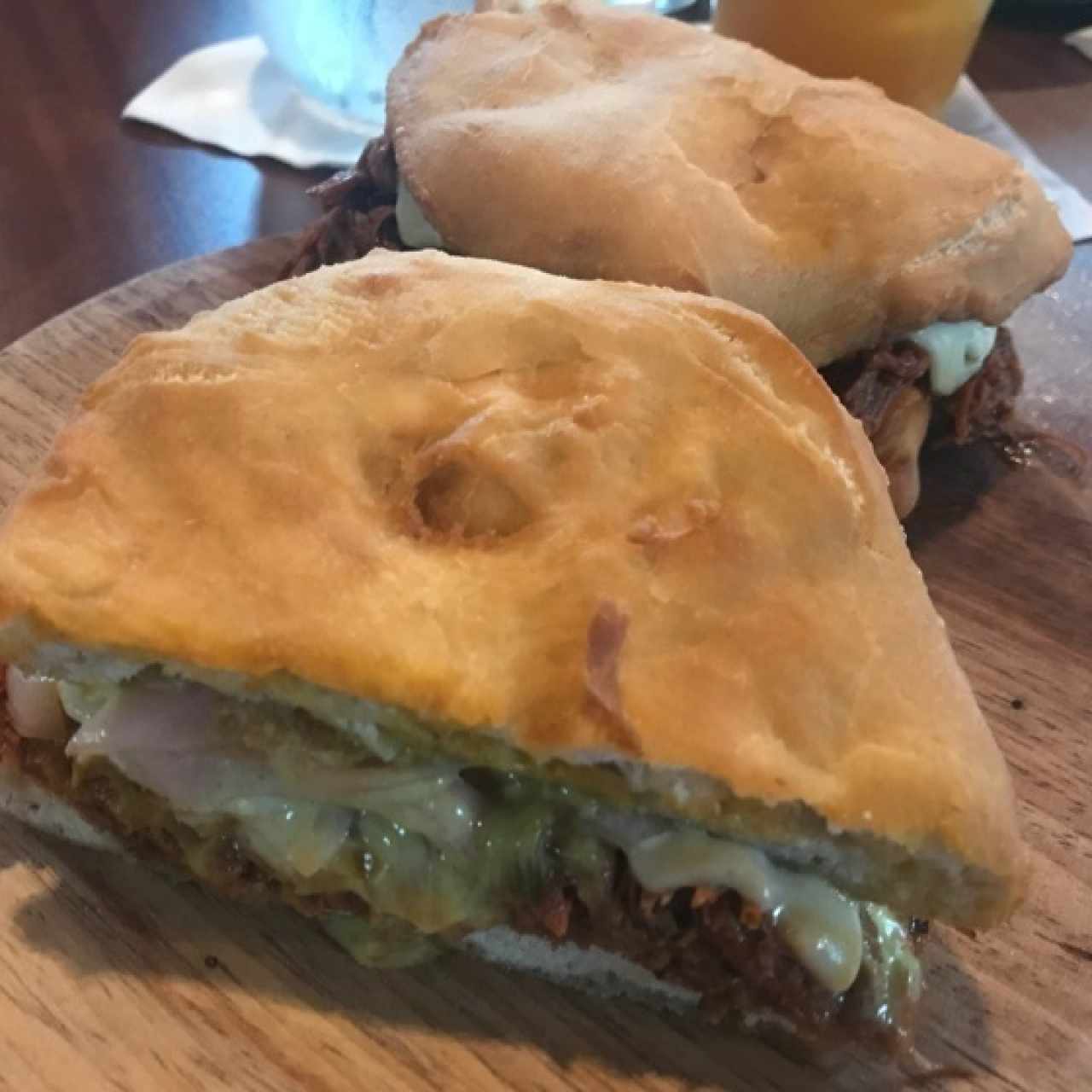 Emparedado de Ropa Vieja en Hojaldre