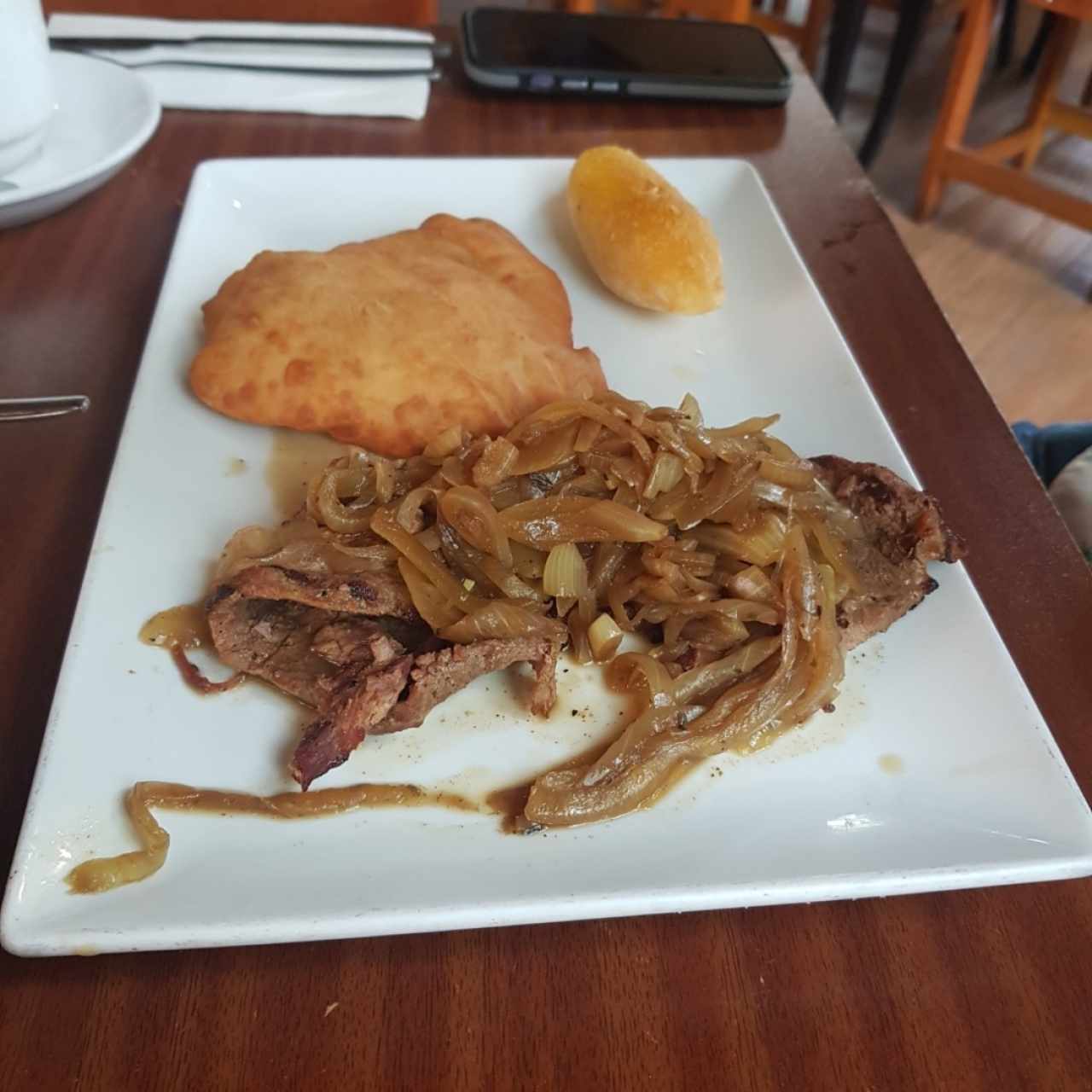 Desayuno - Bistec Encebollado