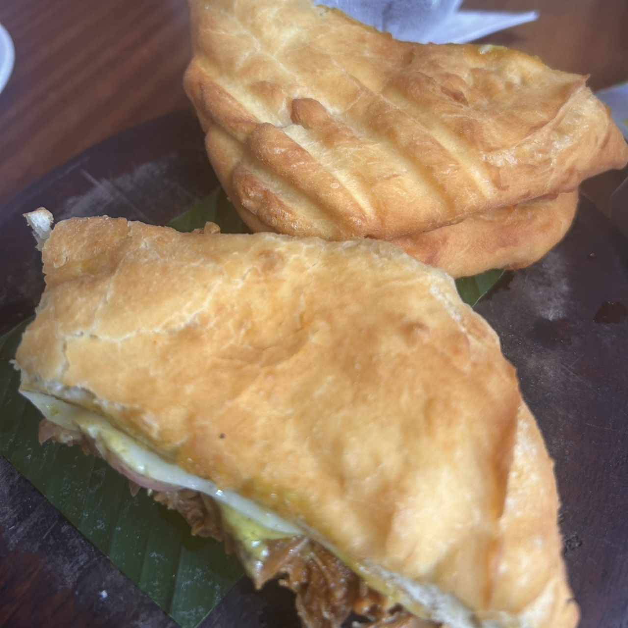 Emparedado De Ropa Vieja en hojaldre