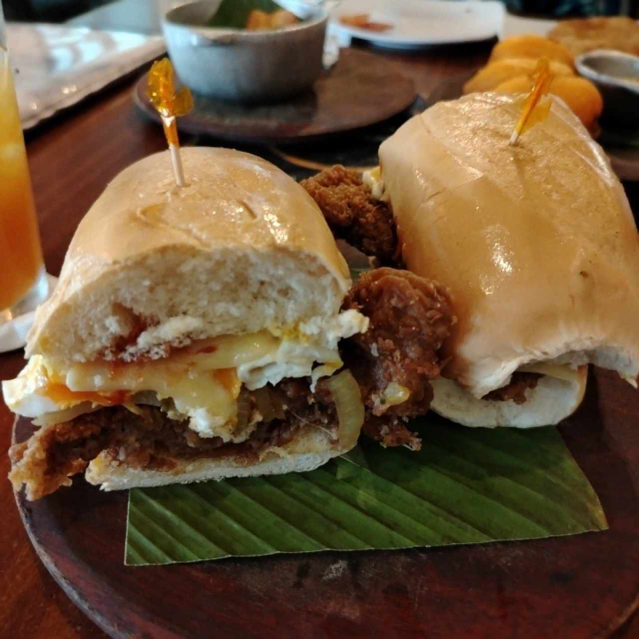 Emparedados - El Patriota. Milanesa carne 