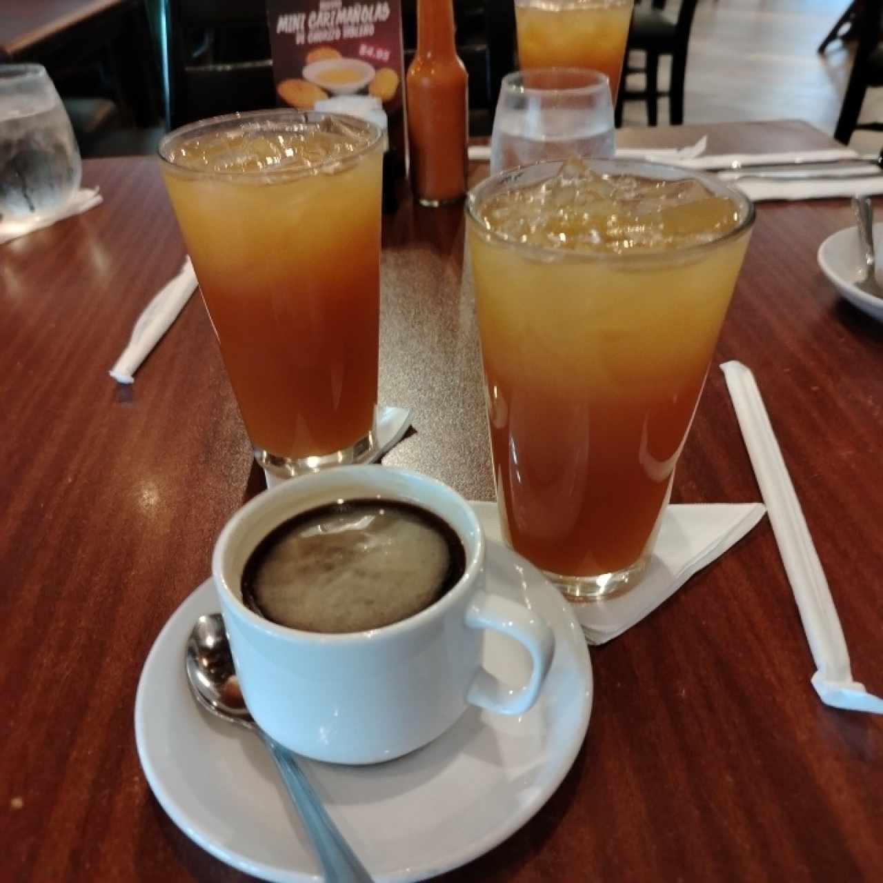 Café americano y limonada con raspadura 