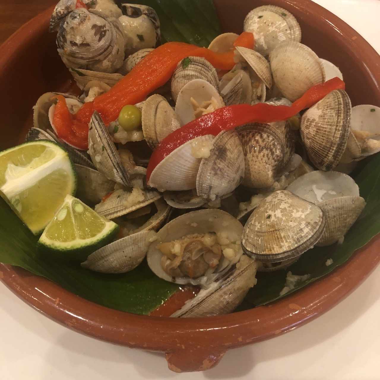 Almejas al ajillo