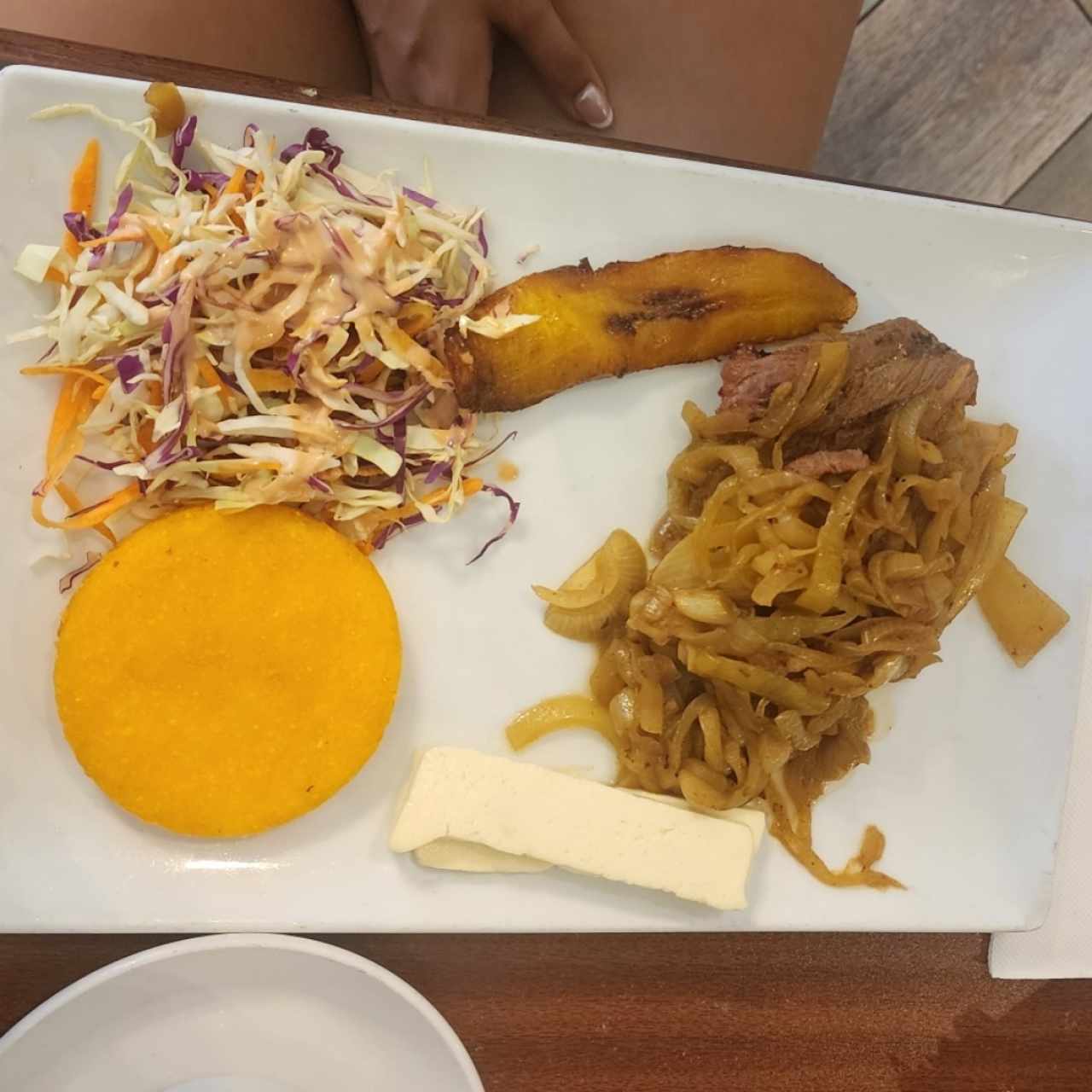 Desayuno - Bistec Encebollado