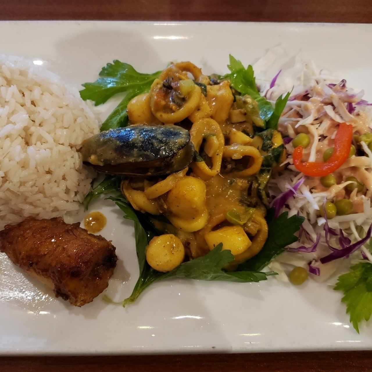 Mix de Mariscos con Arroz con Coco ,platano en tentación y ensalada de remolacha - Lunch Menu