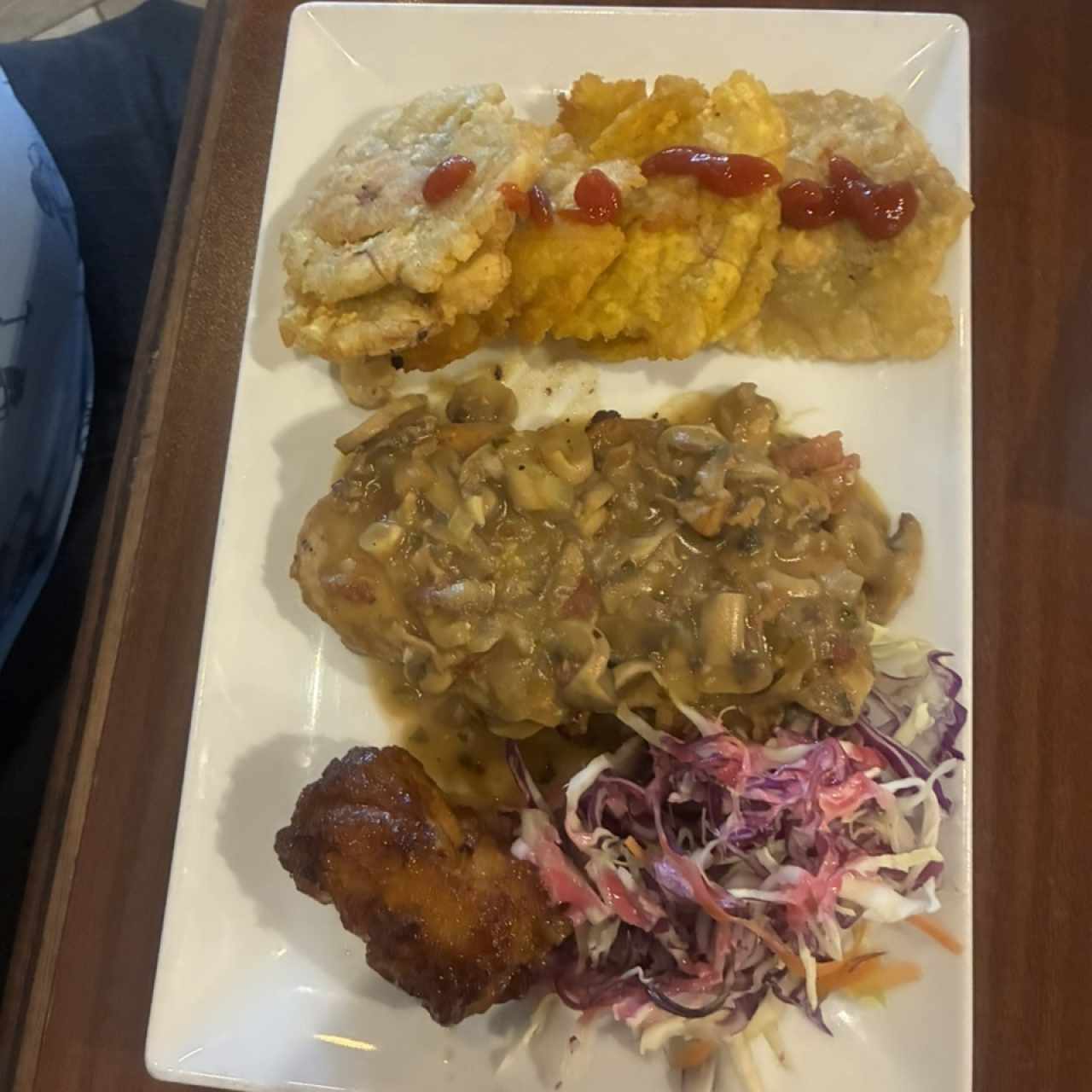 Pollo En Salsa De Hongos