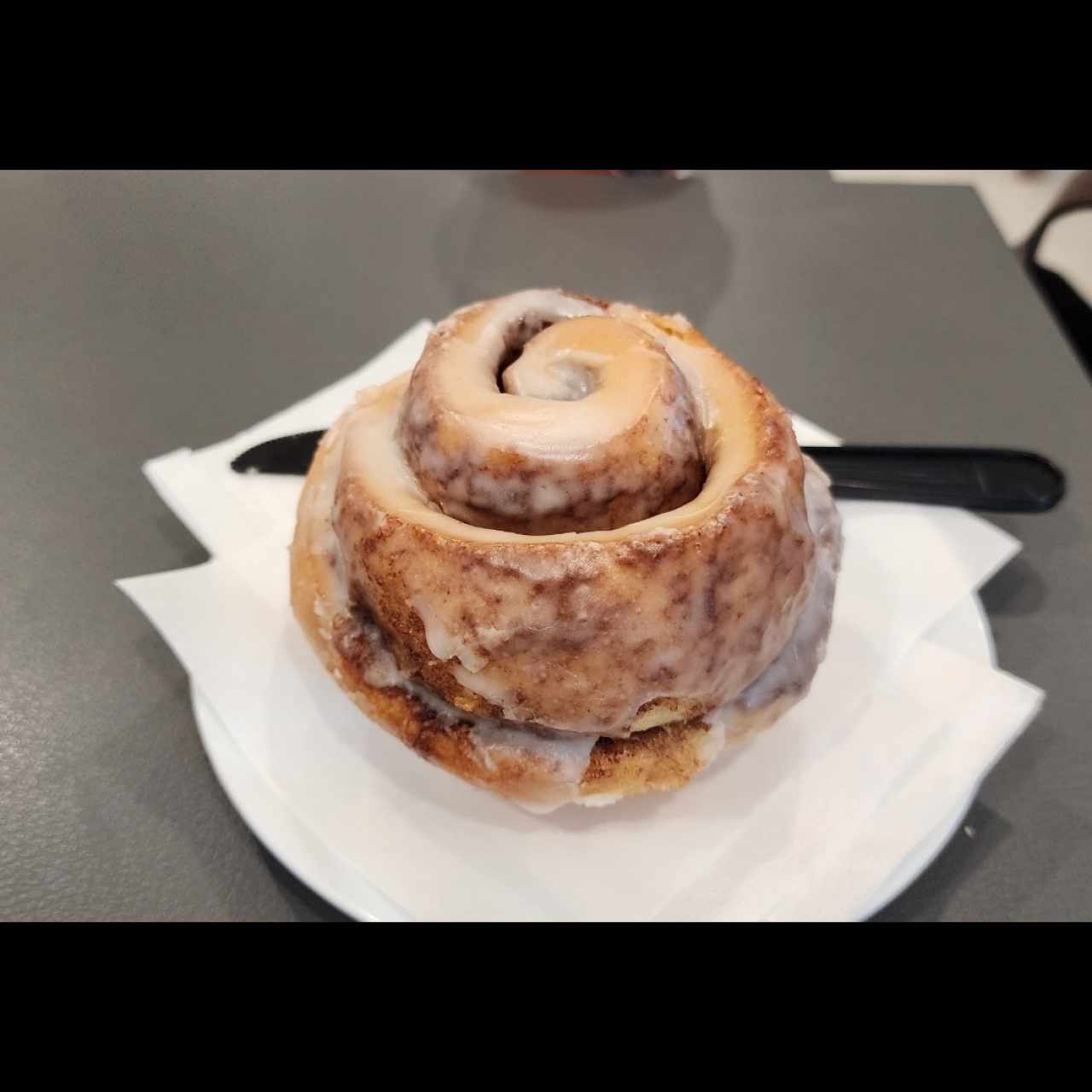 PASTELERÍA DULCE - Cinnamon Roll