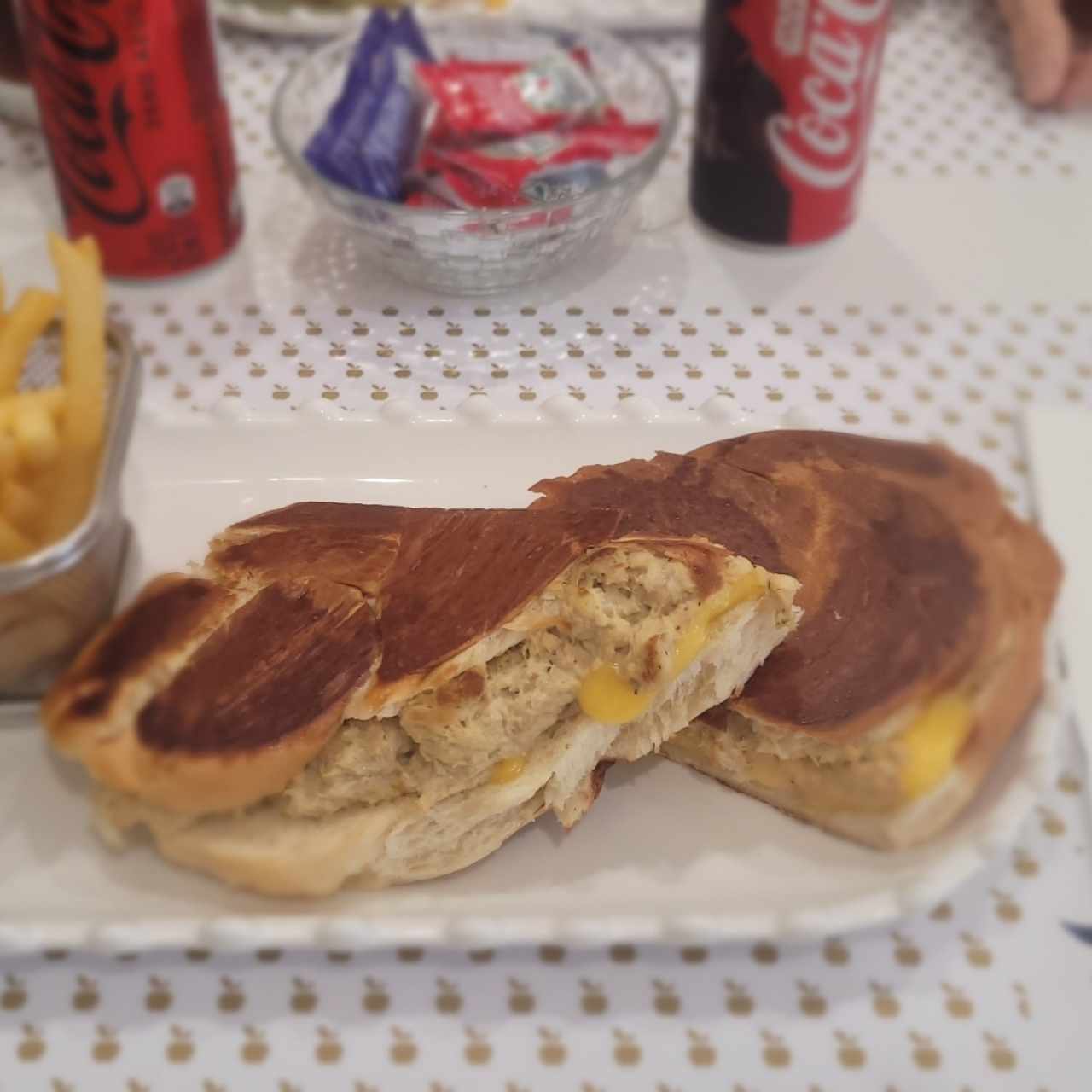 Tuna Melt / Papas Fritas