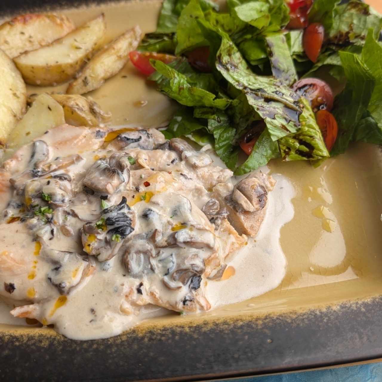 Filetto di Pollo con Funghi Freschi