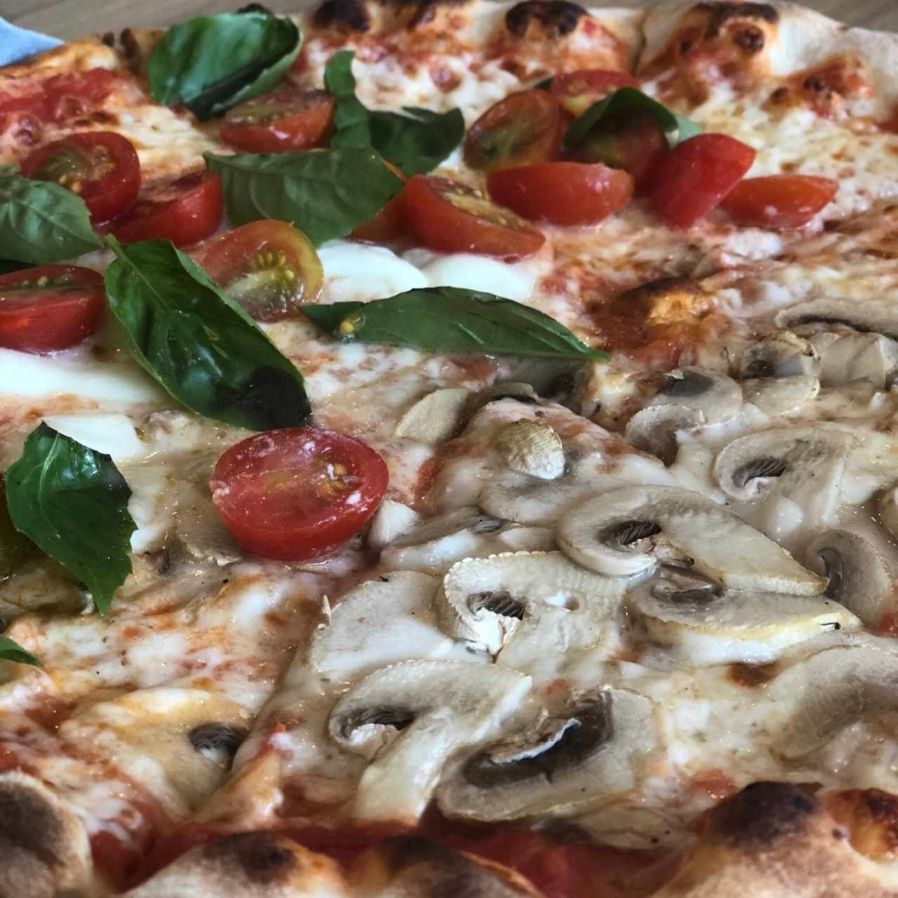 Pizza Caprese y Alba