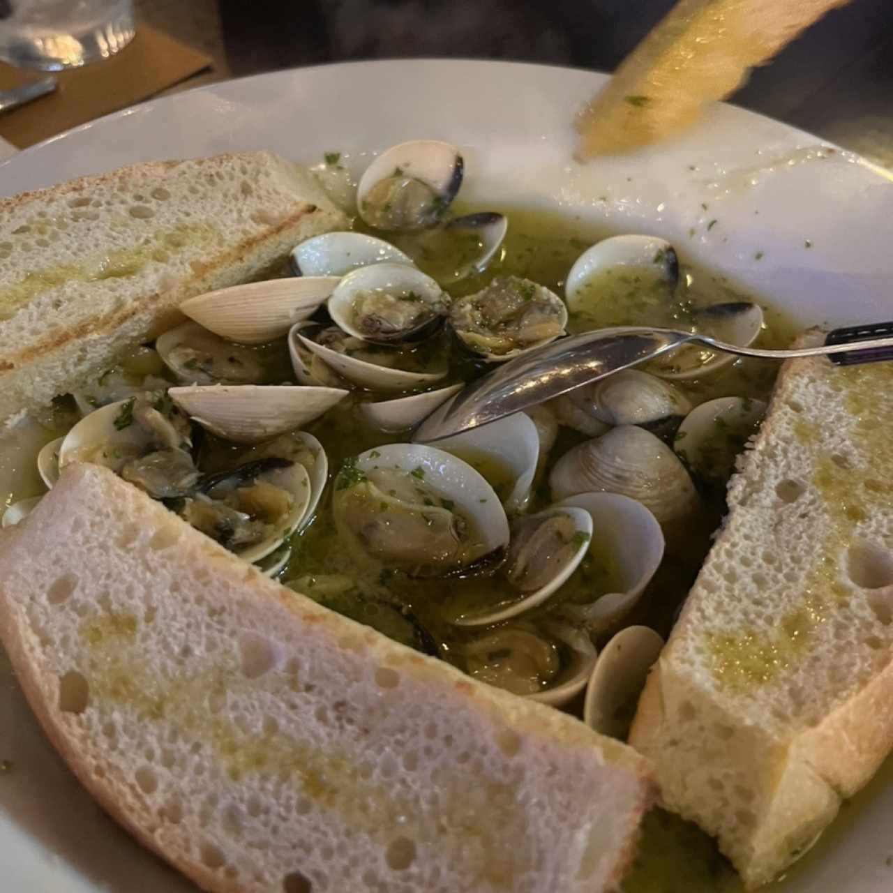 Almejas al Ajillo