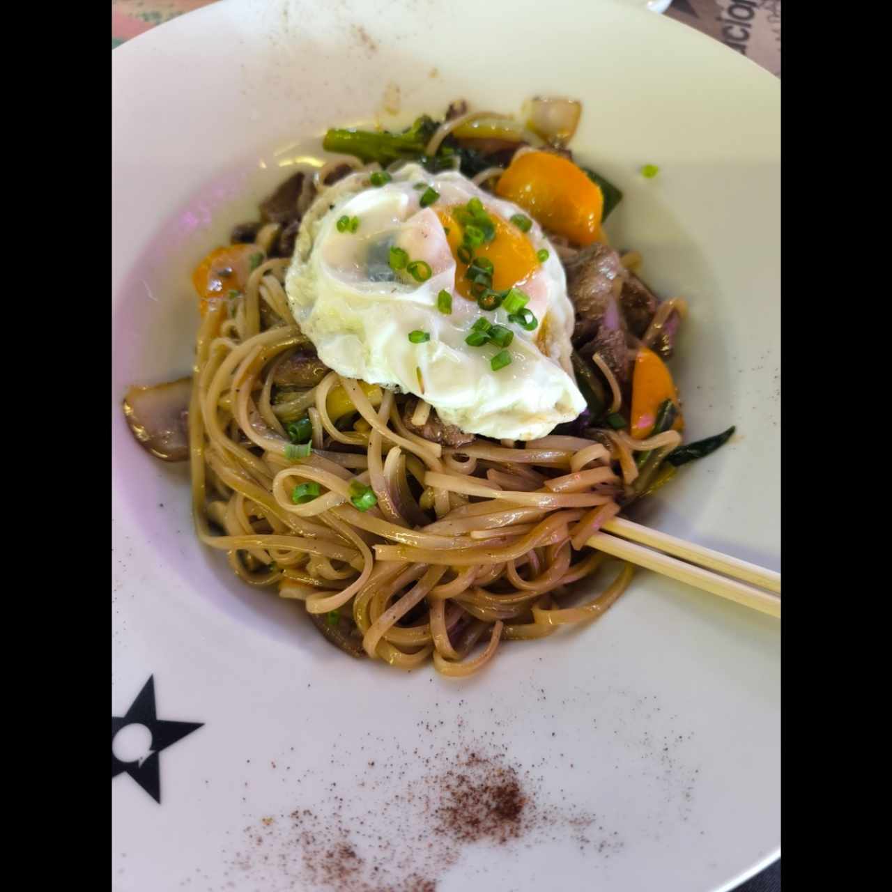 Pad Kee Mao de Filete de Res