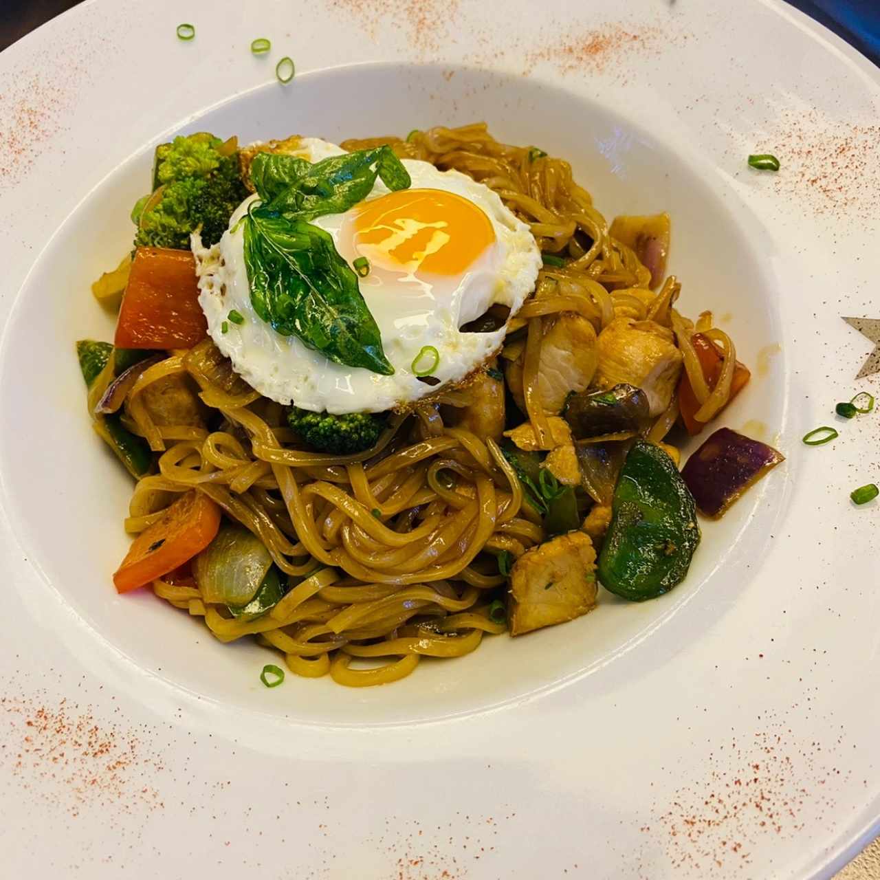 Pad Kee Mao de Pollo