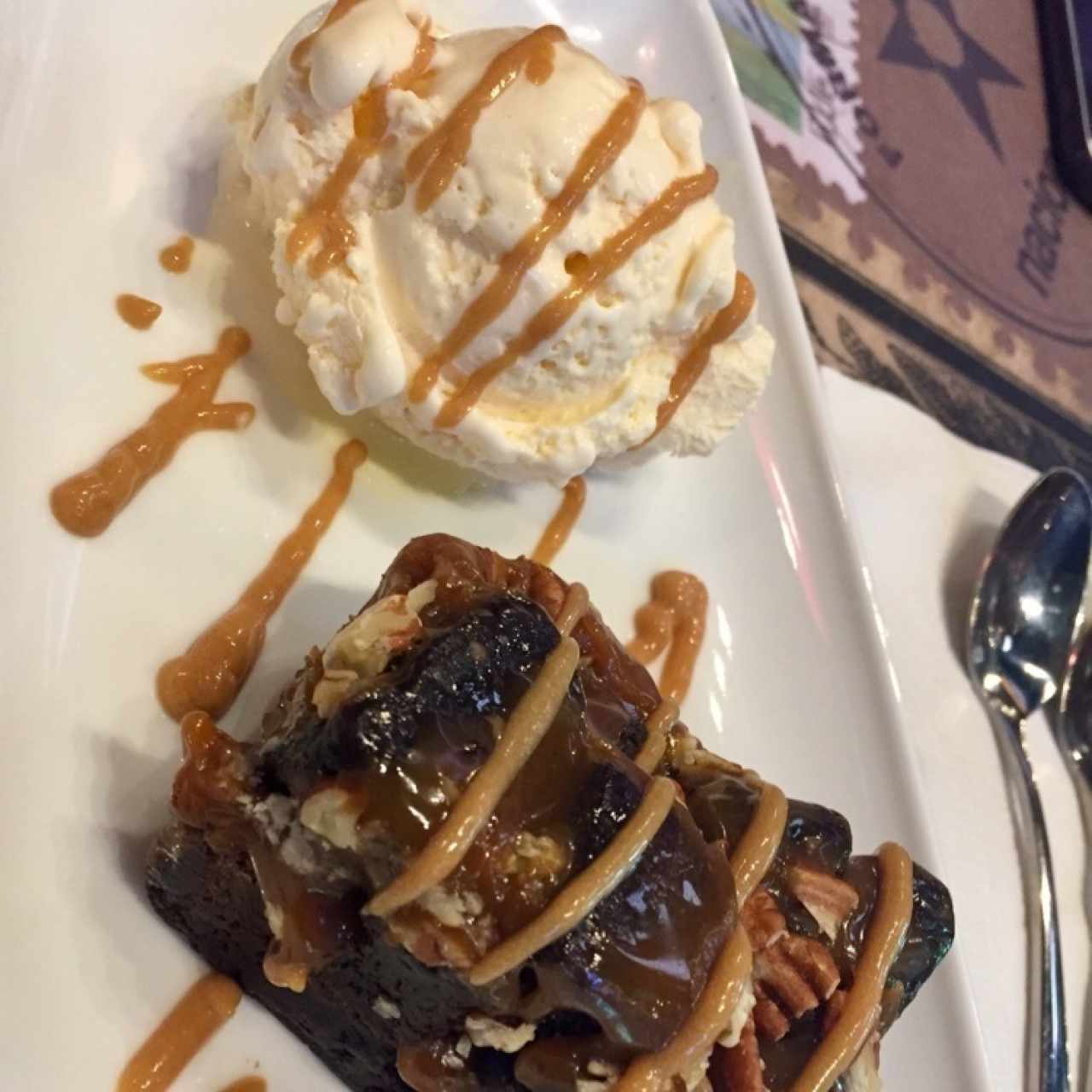 brownie con helado