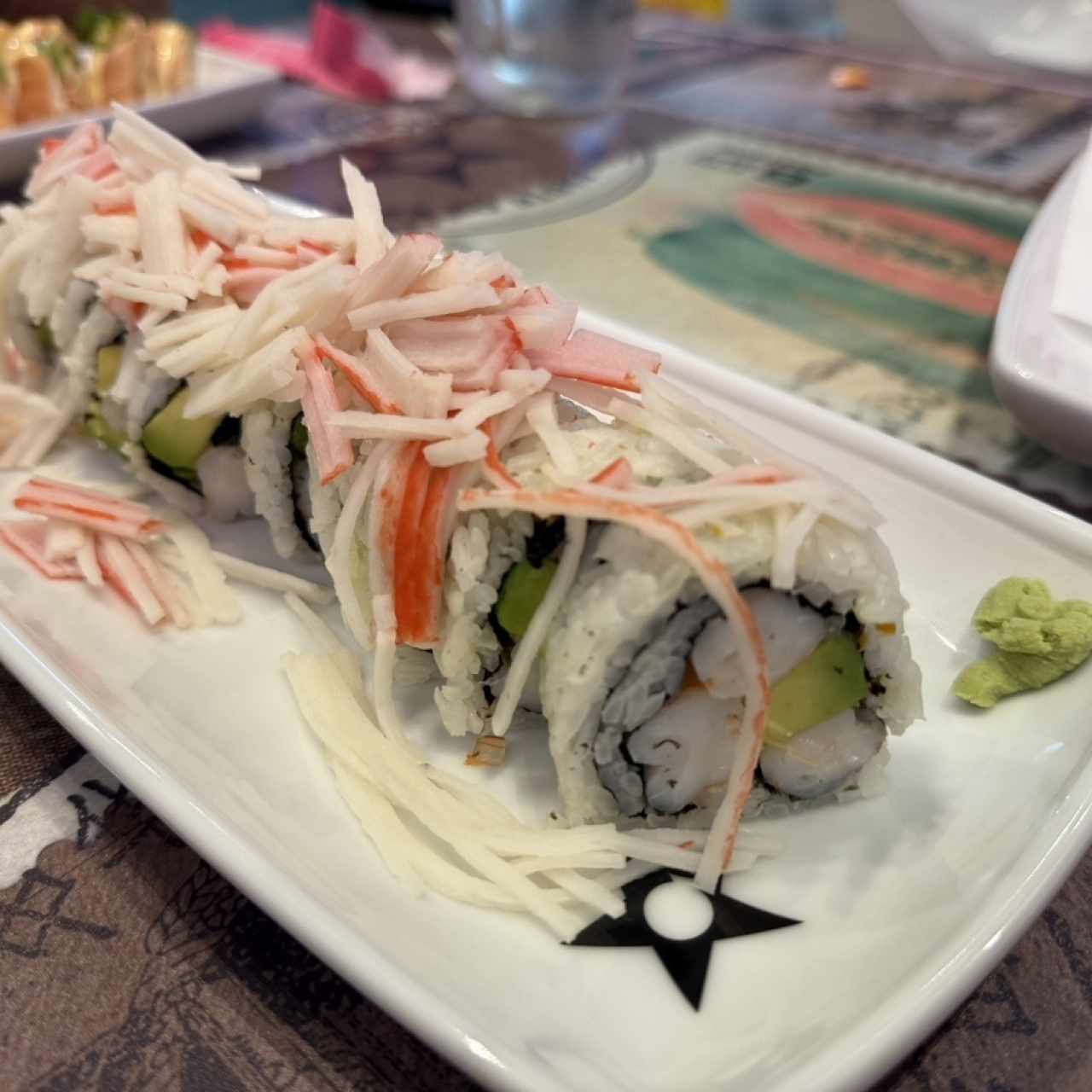 Roll Personalizado Camaron al vapor con aguacate, topping de cangrejo sin salsas - Dinamita Vietnamita 
