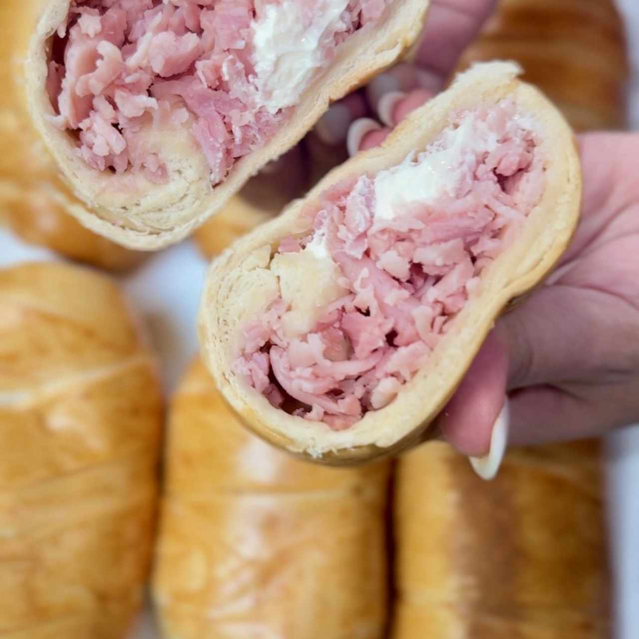 Cachito de Jamón, Bacon y Queso Crema