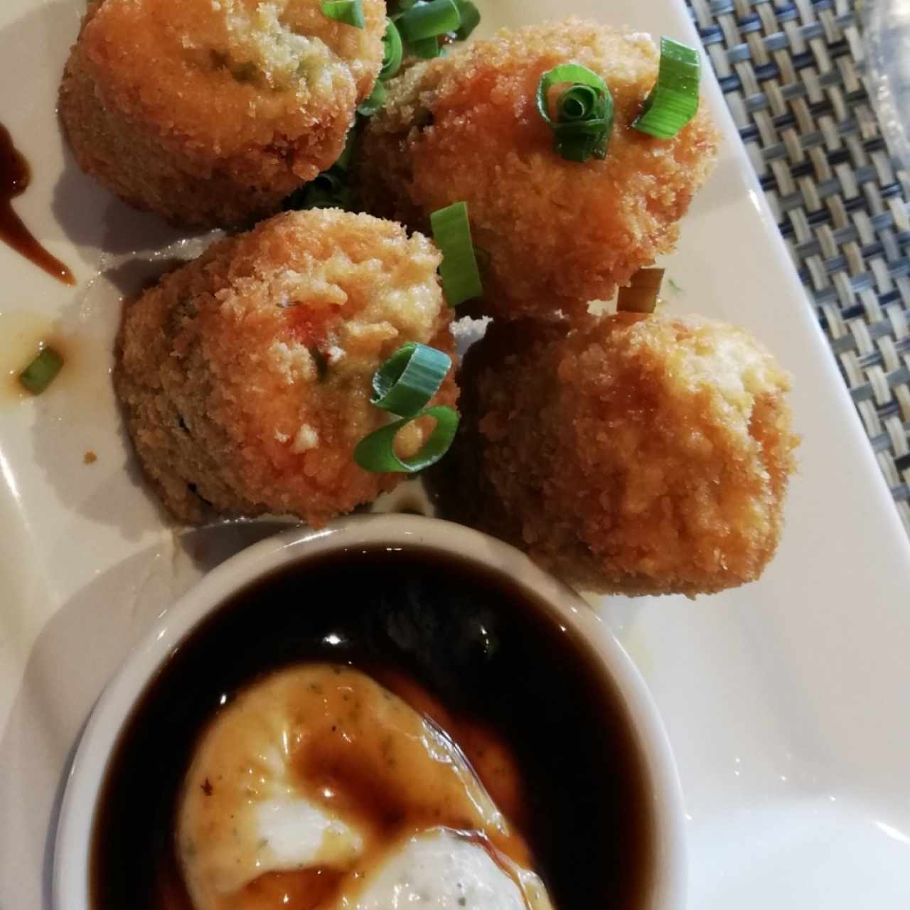 salmon tempura. exquisita entrada 😋😍