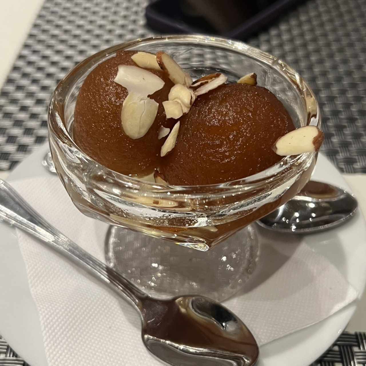 Postres - Gulab Jamun