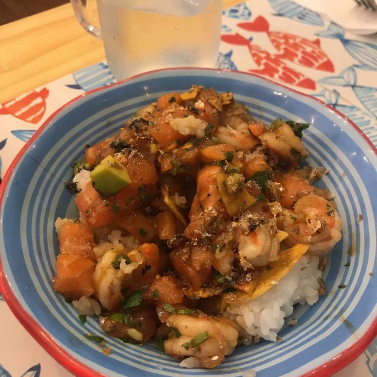arma tu pokè regular con camarón y salmón