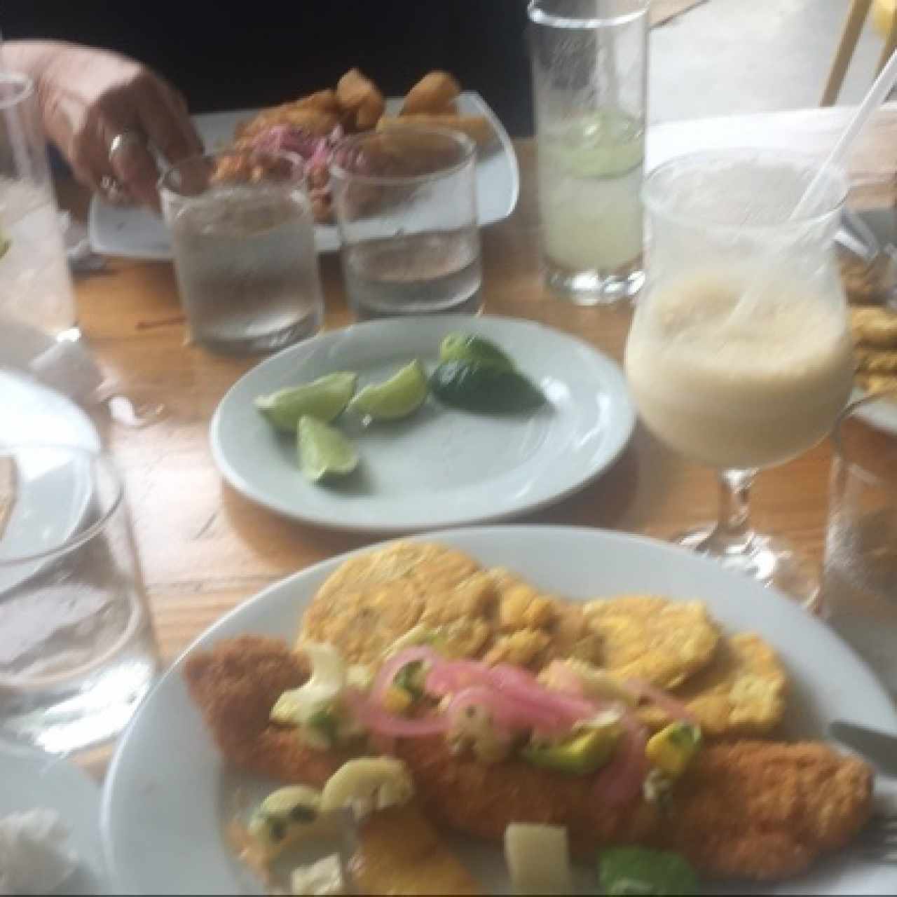 Principales - Camarones al carbón  filete de pescado frito a la plancha y pezcado frito 