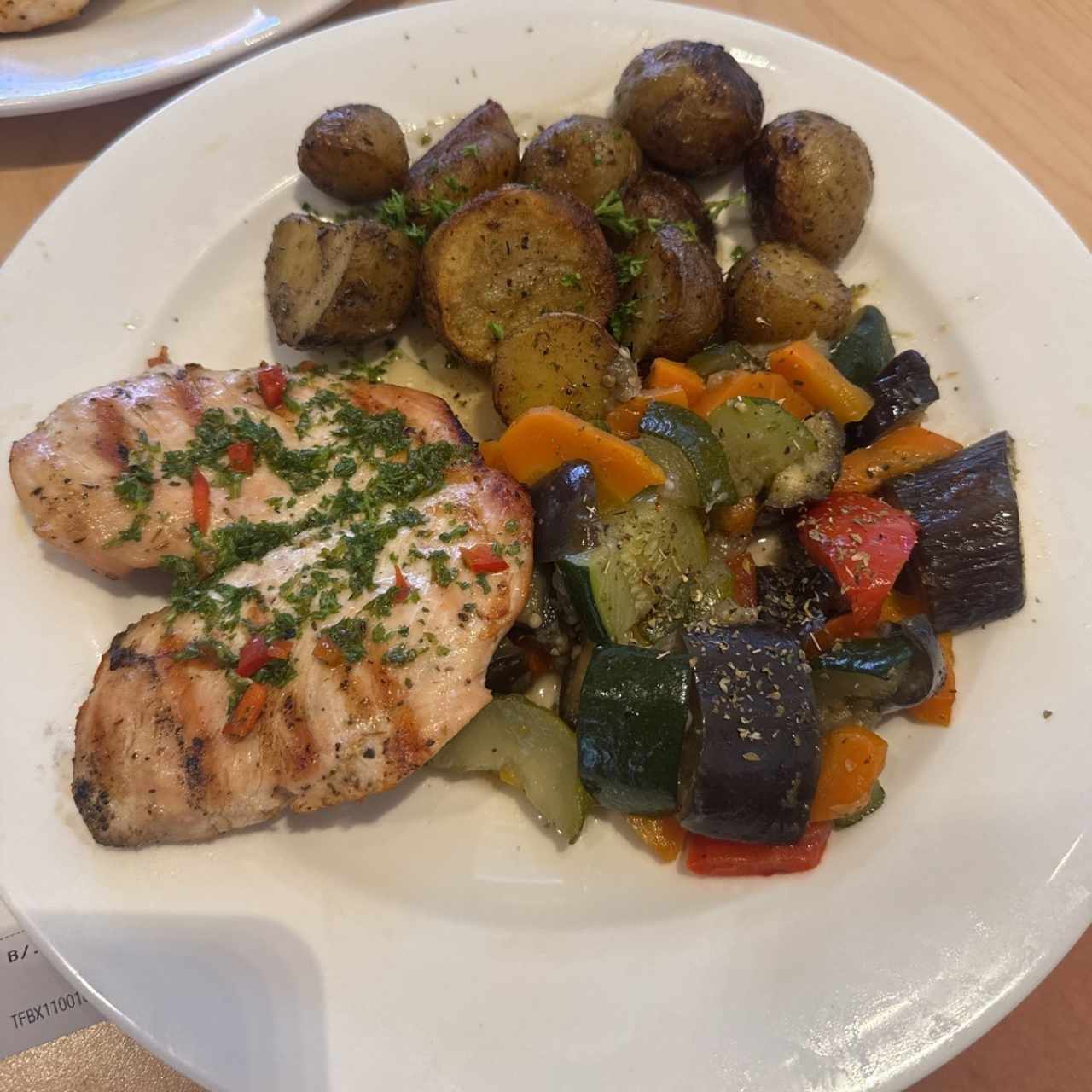 Chicken grill con dos acompañantes