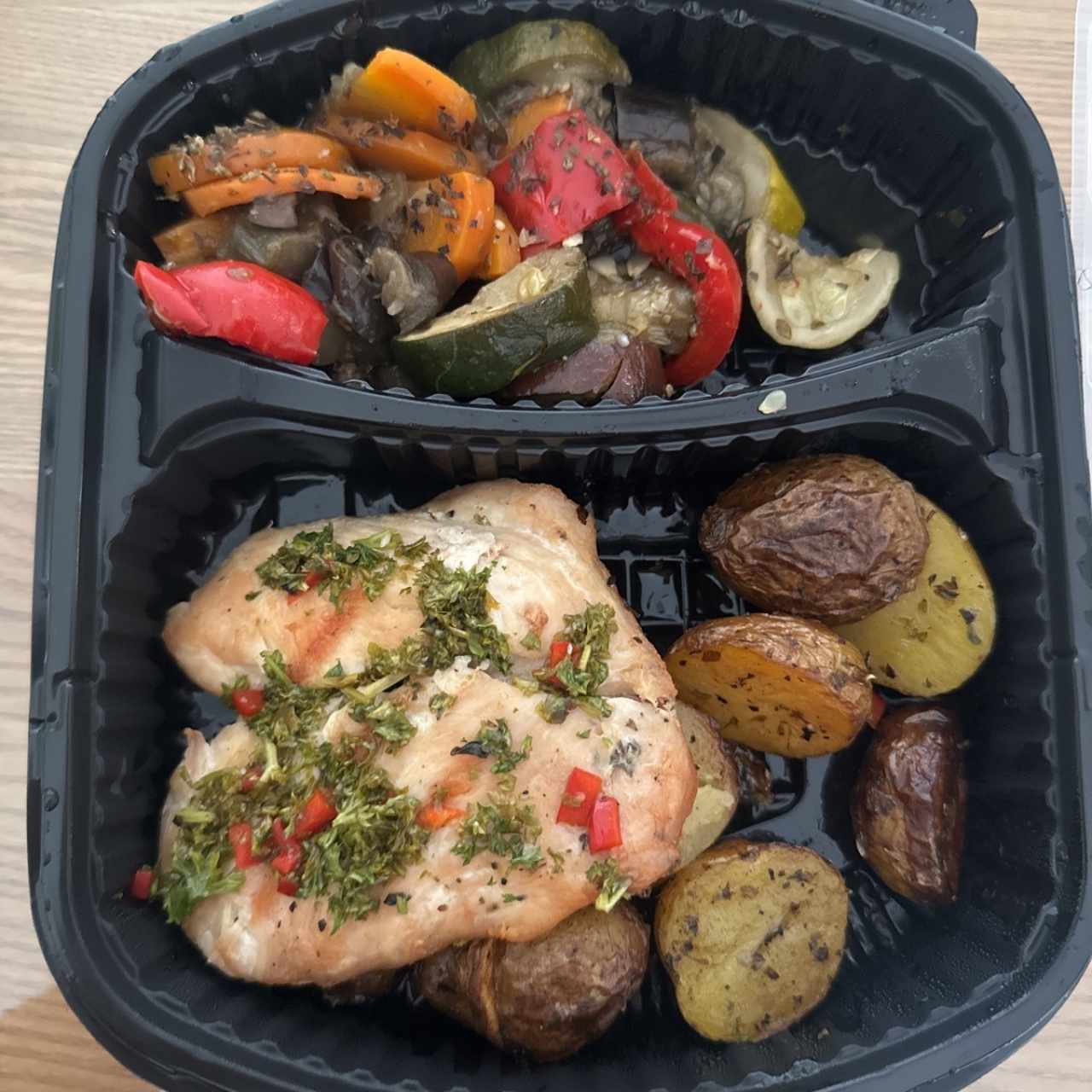 Chicken grill con dos acompañantes