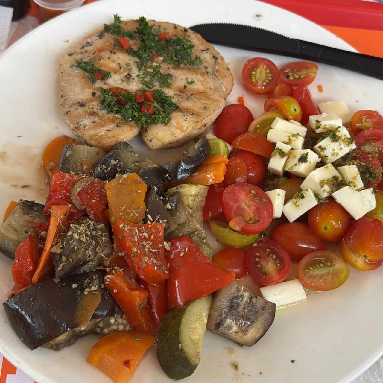 Chicken grill con dos acompañantes