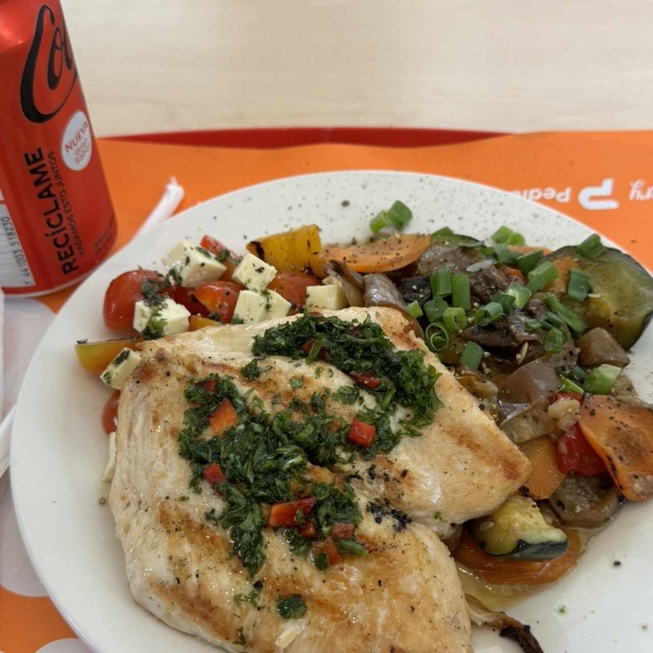 Chicken grill con dos acompañantes