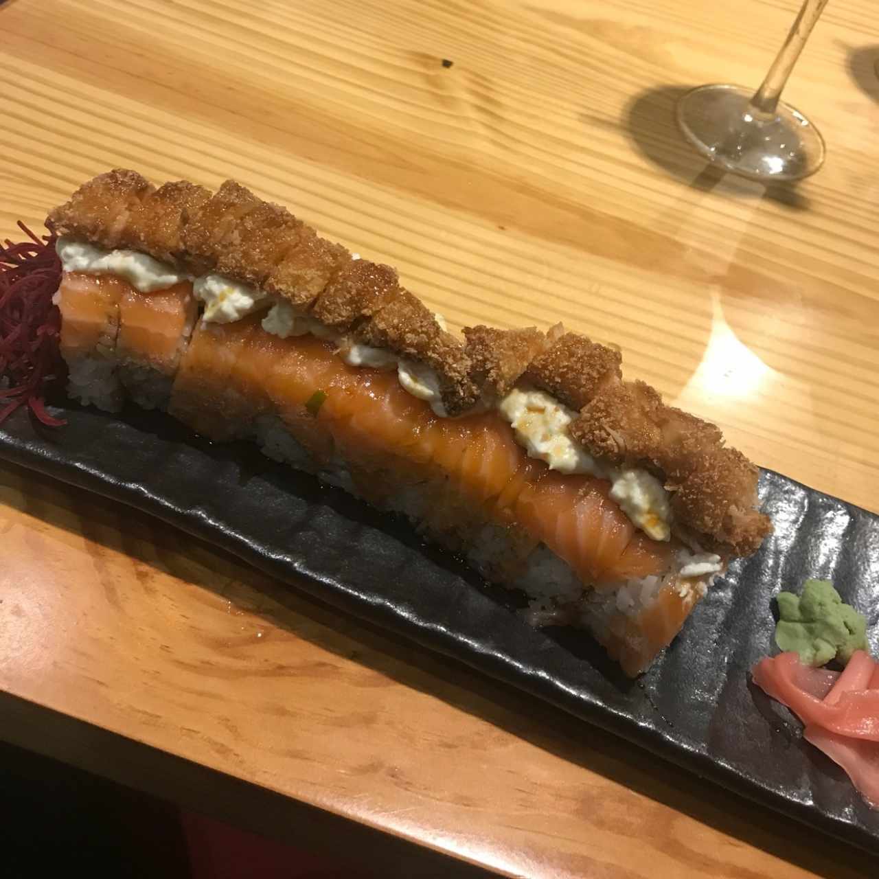 Lugar agradable y con buen ambiente. Nada mejor que disfrutar de un exquisito sushi con una copa de sangría. 