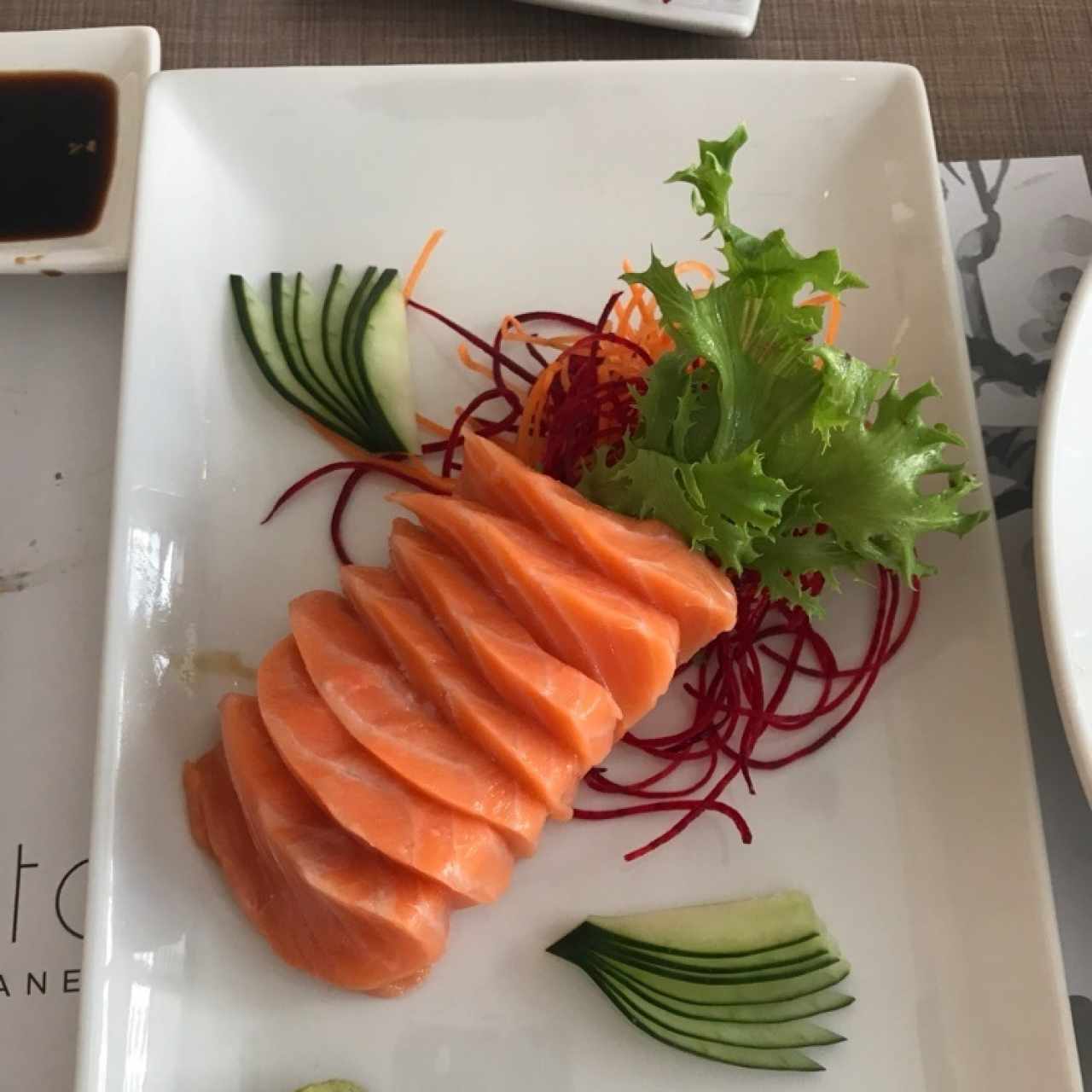 Ato sashimi de salmón (7 pzs)