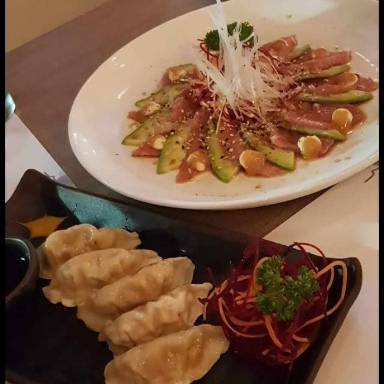 entrada de empanadas 🥟 y salmón fresco