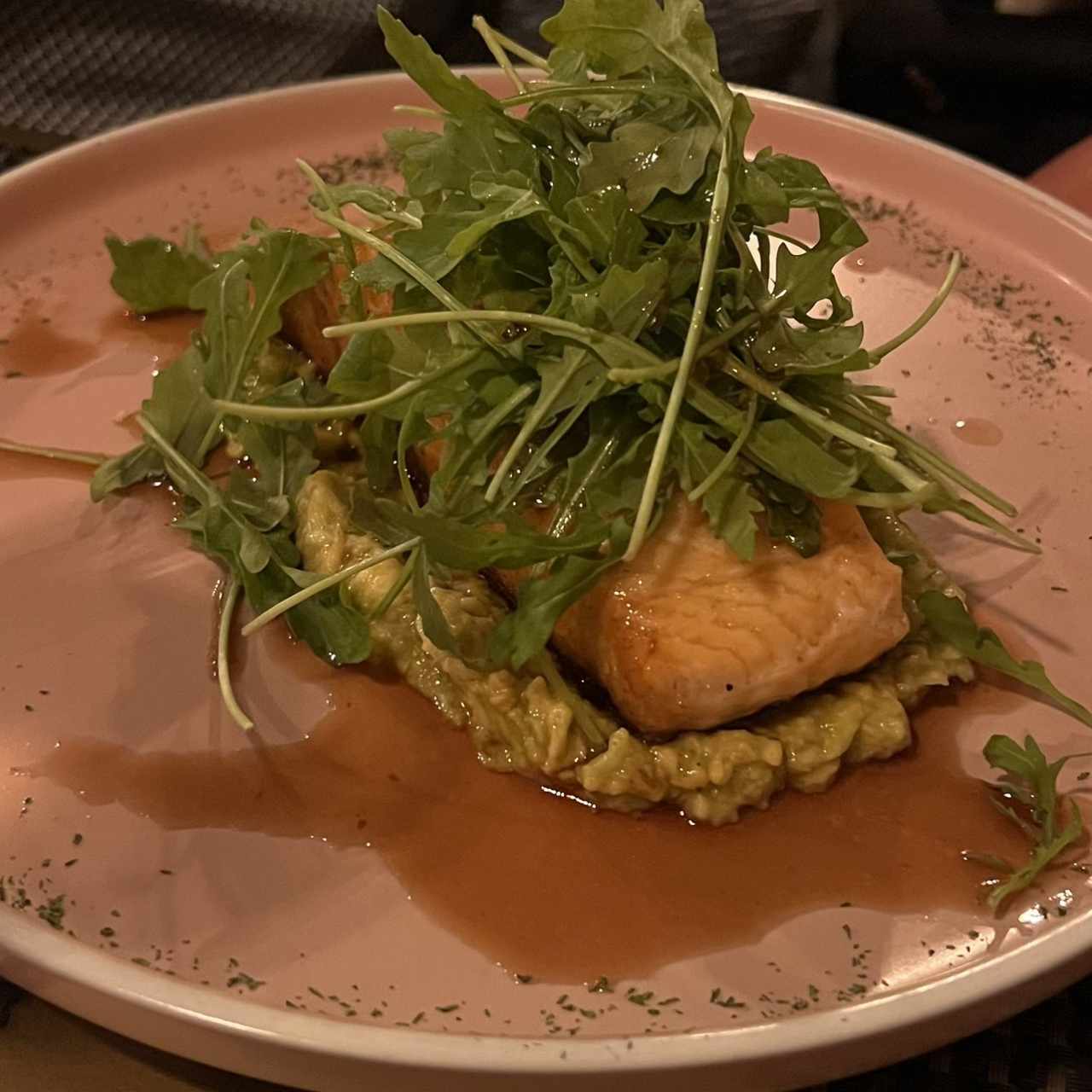 Salmon con rúcula 