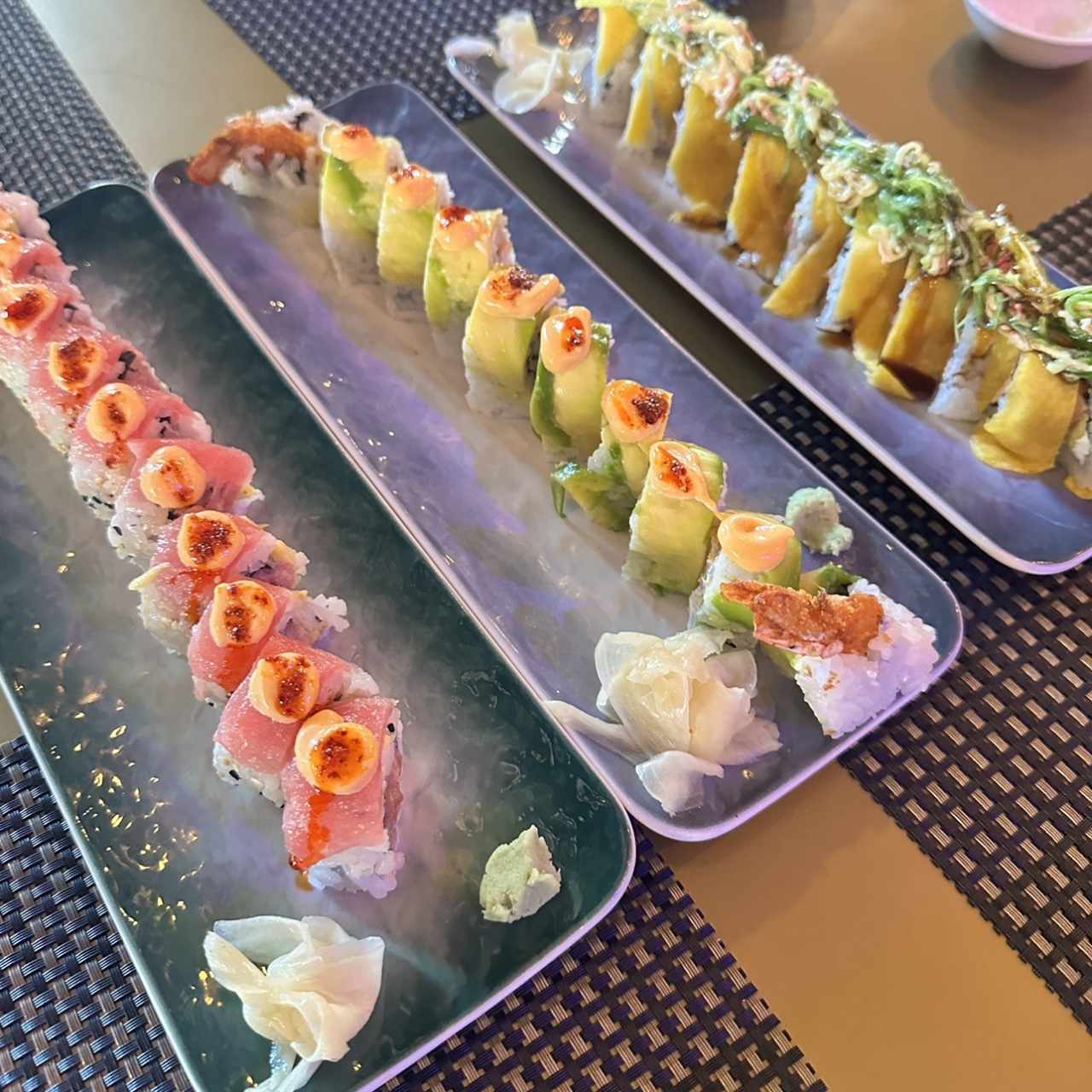 Maki - Spicy Tuna, Dragon Roll y Chopper 