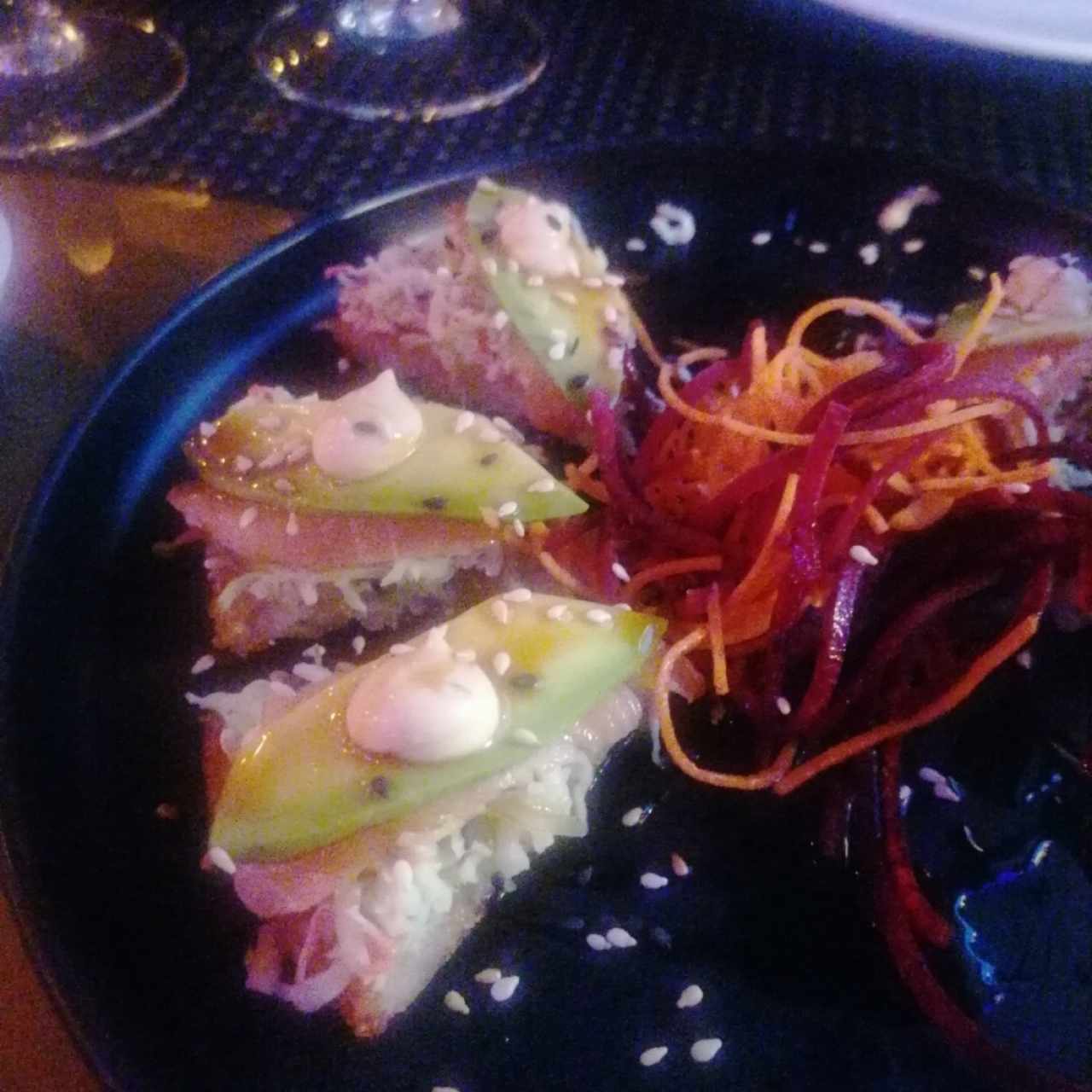 Sushi pizza de salmón 