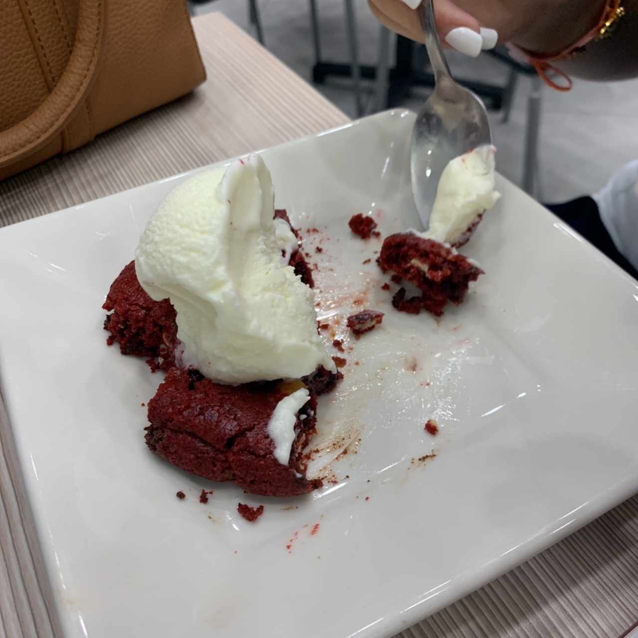 Red Velvet Grande con Helado de Vainilla