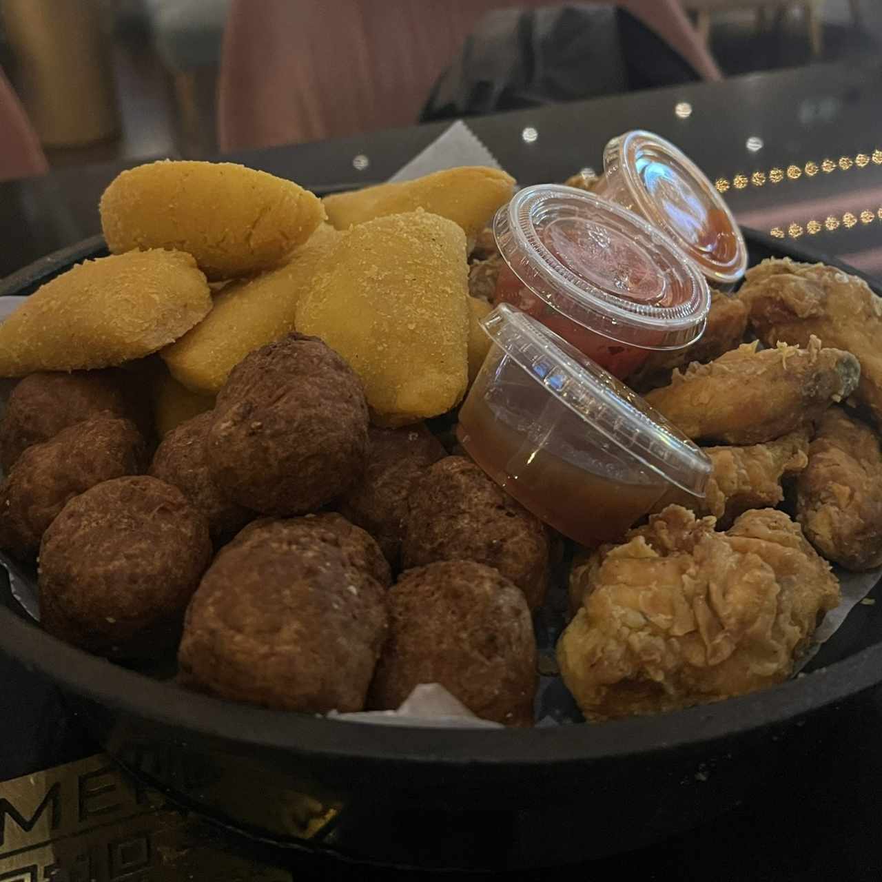 Empanadistas , alitas, bolita de carne