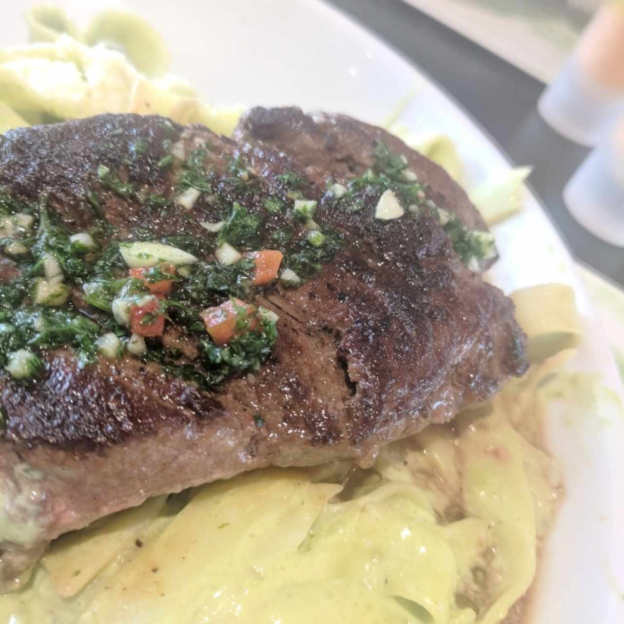 tallarines verdes con lomito