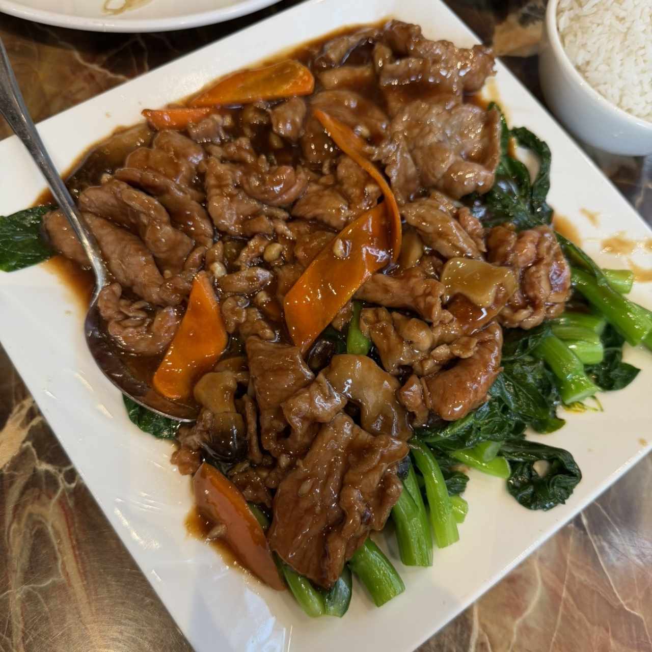 Carne con hoja de moztaza
