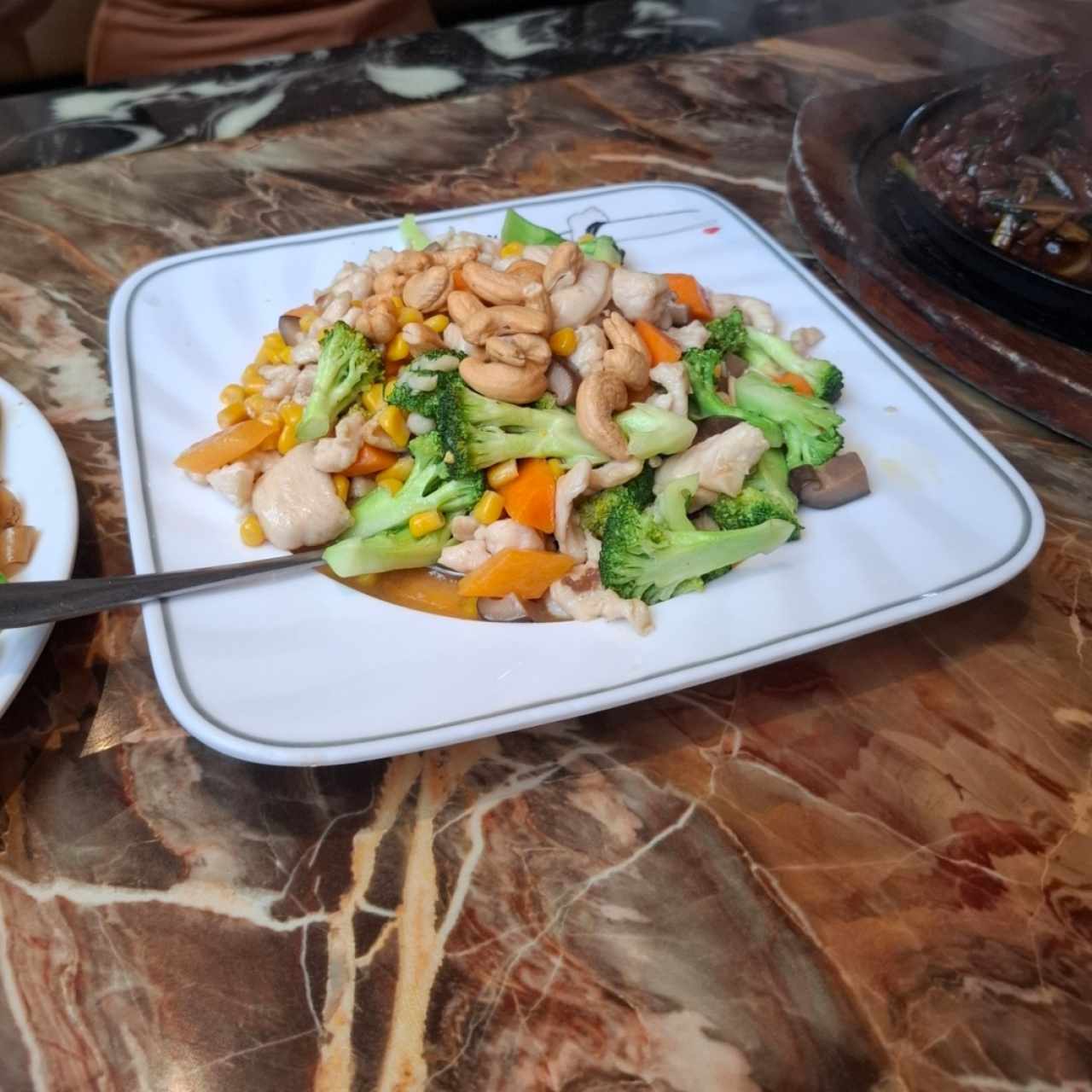 Pollo o carne con brocoli