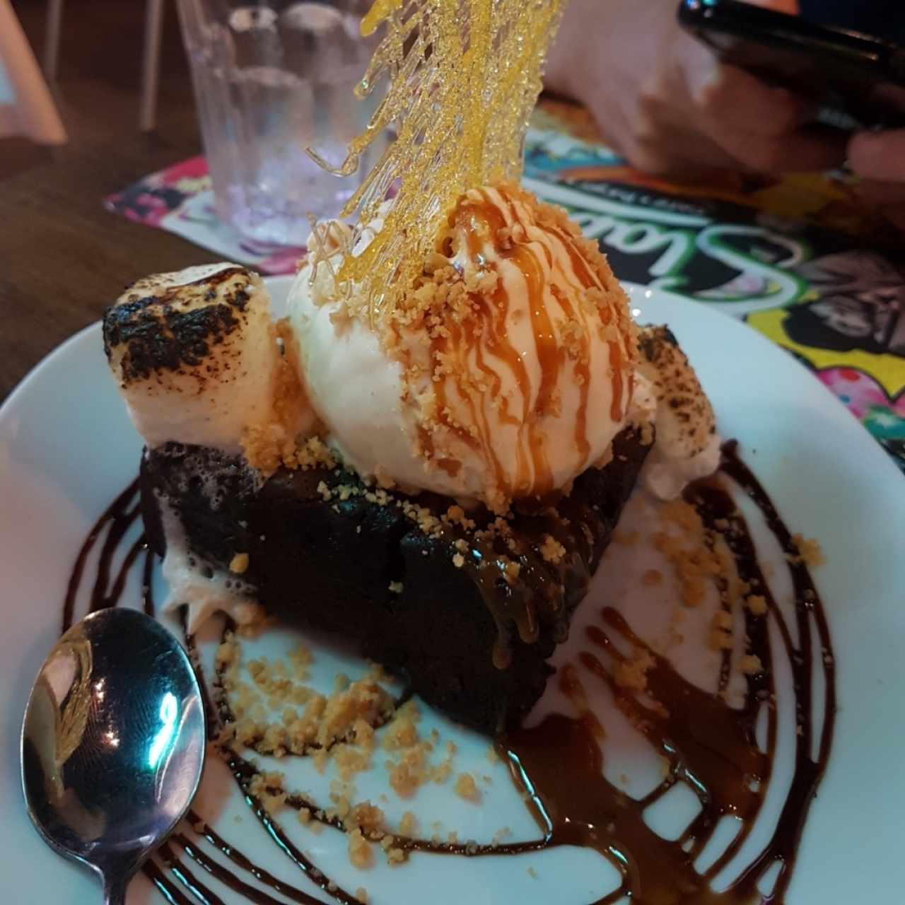 brownie y helado