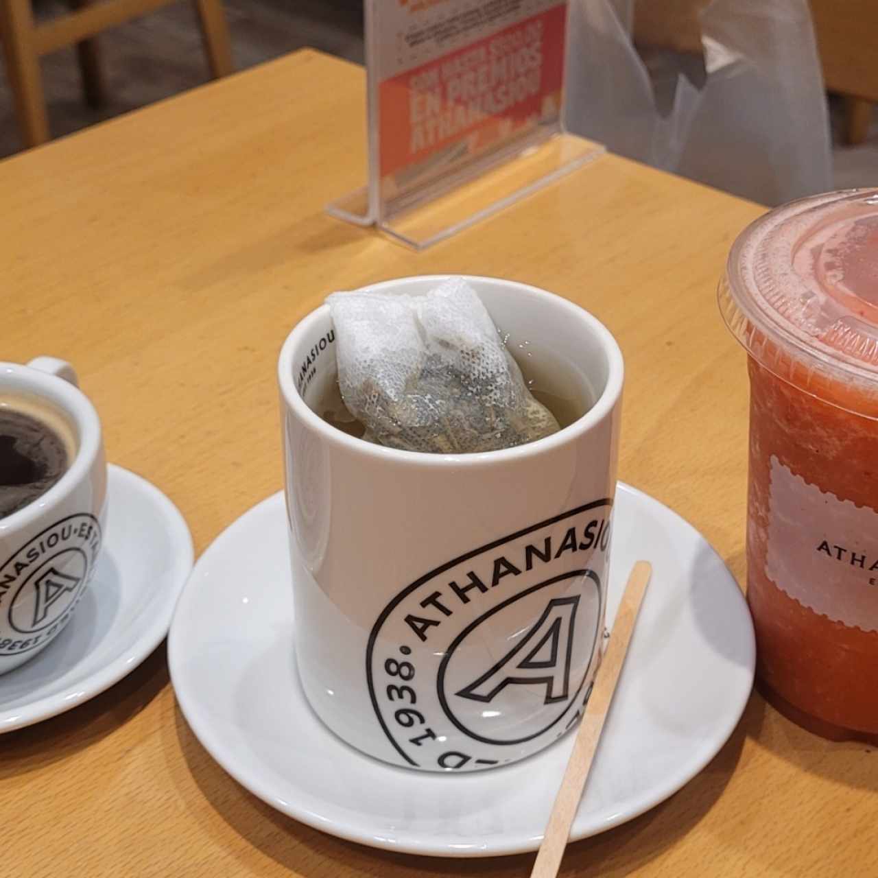 café, te lemon grass y Smoothie fresa 
