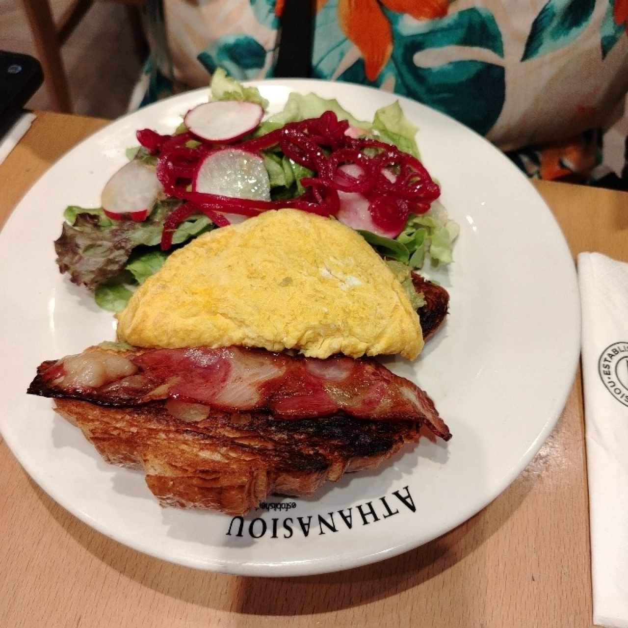 Avocado croissant 